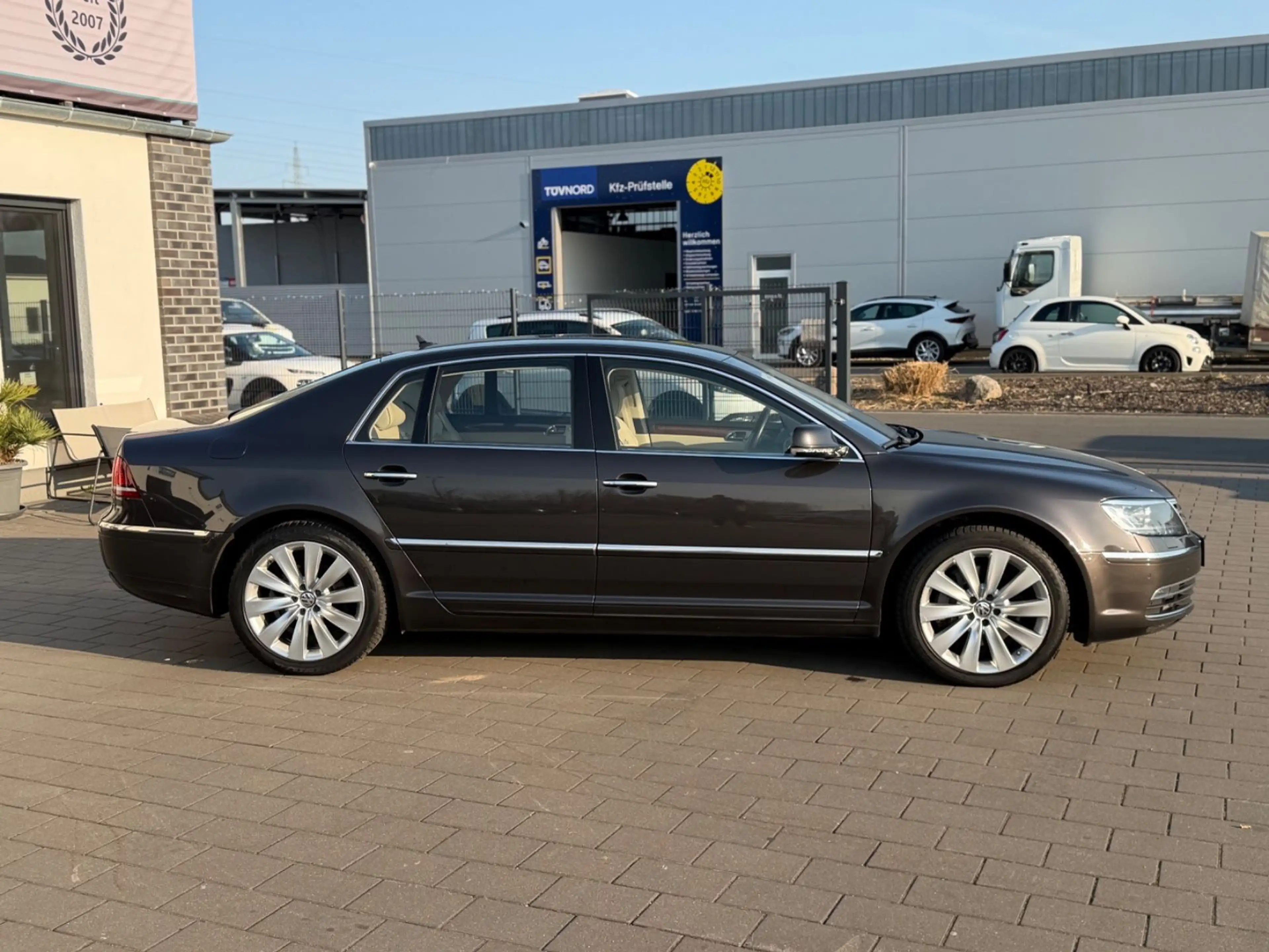 Volkswagen Phaeton V8 5-Sitzer 4Motion*KAMERA*NAVI*LEDER* — photo 9
