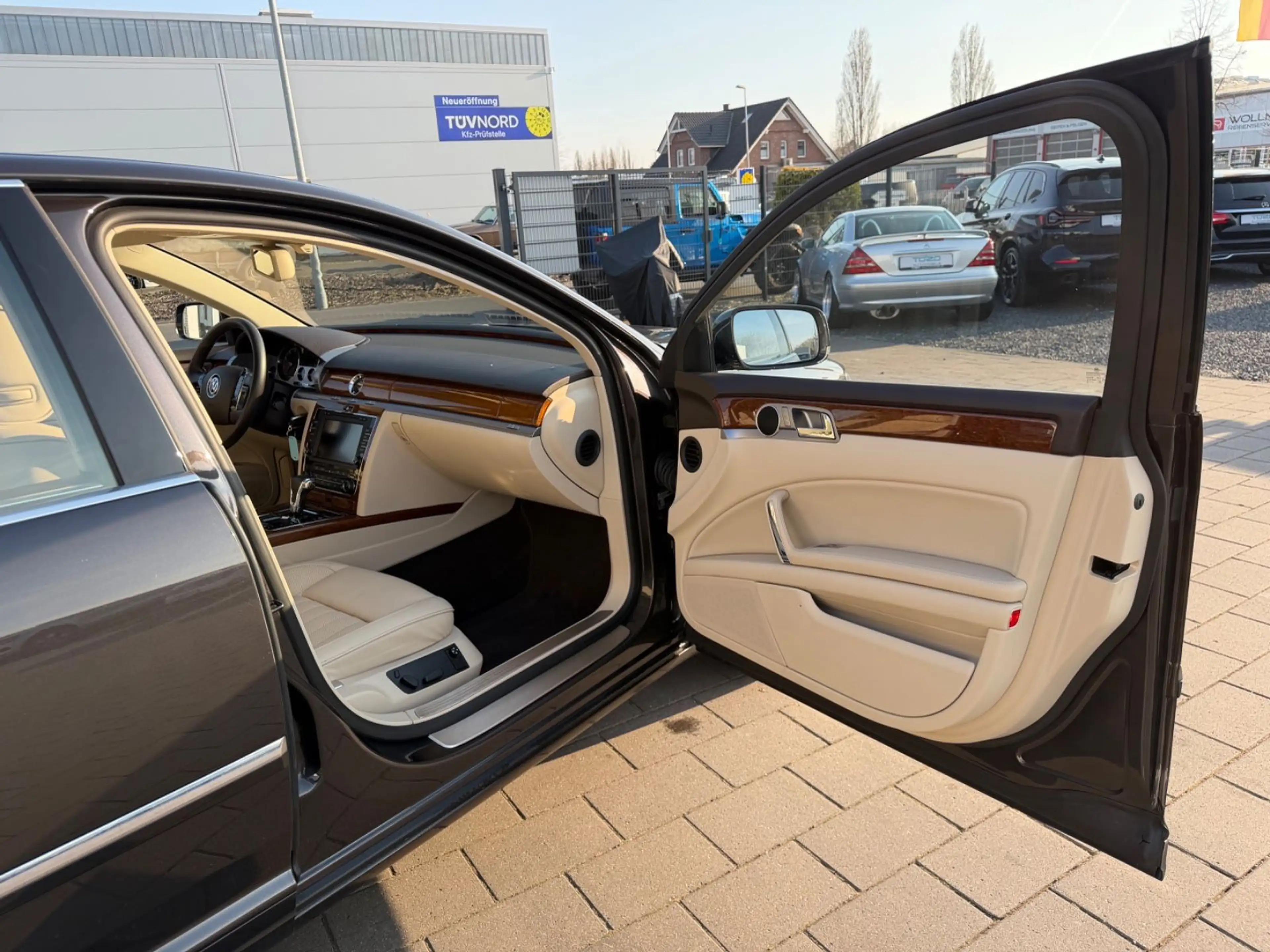 Volkswagen Phaeton V8 5-Sitzer 4Motion*KAMERA*NAVI*LEDER* — photo 11