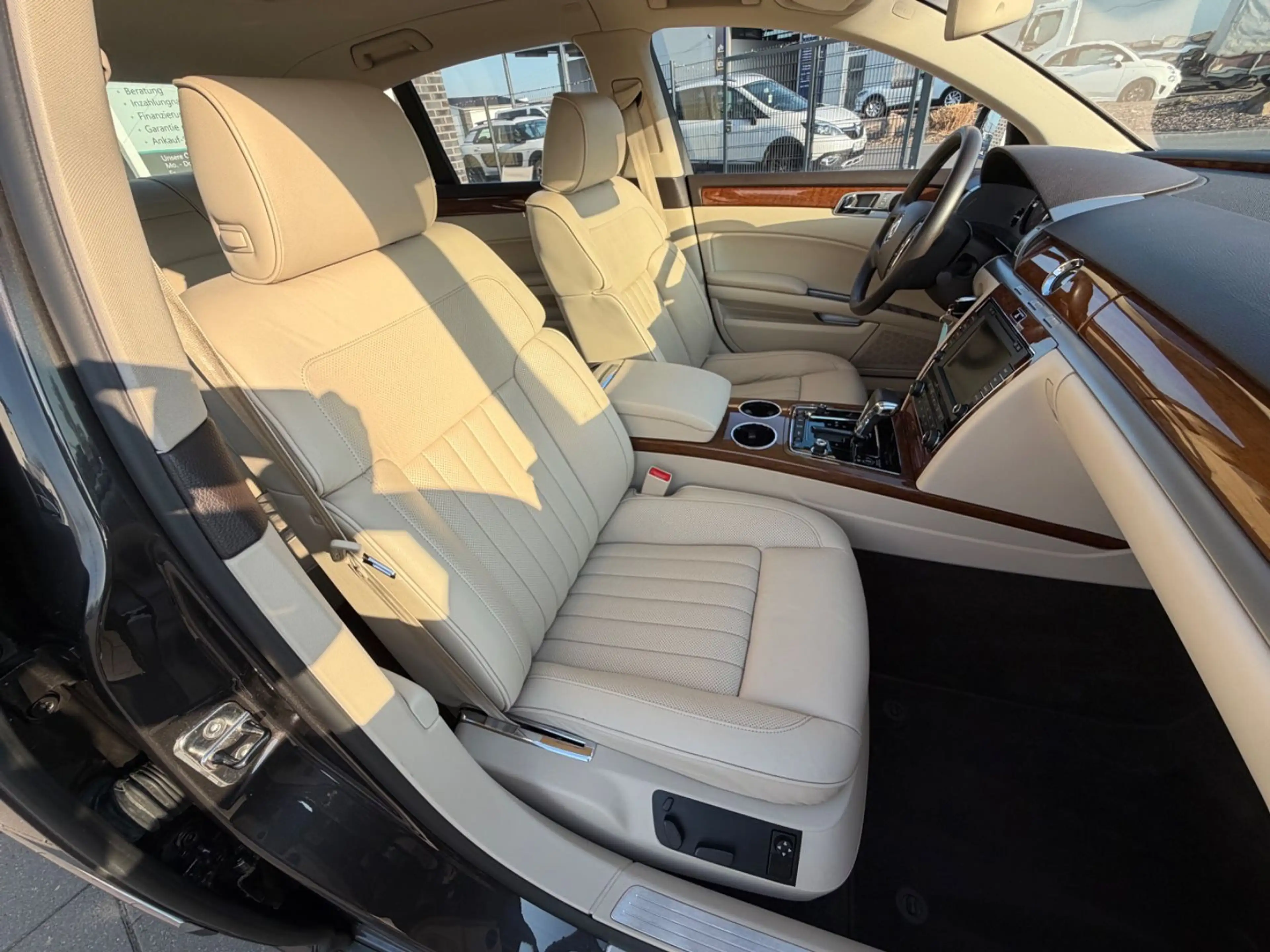 Volkswagen Phaeton V8 5-Sitzer 4Motion*KAMERA*NAVI*LEDER* — photo 14