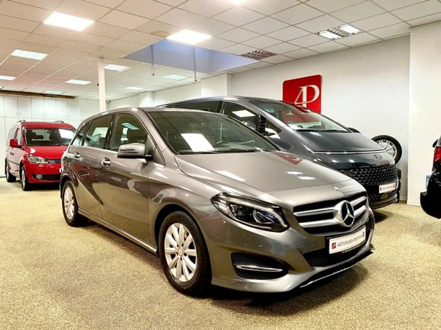Mercedes-Benz B 200 /1.HAND/ PDC/ LED/ AHK/ MTL.RATE 167,- Grijs - 2