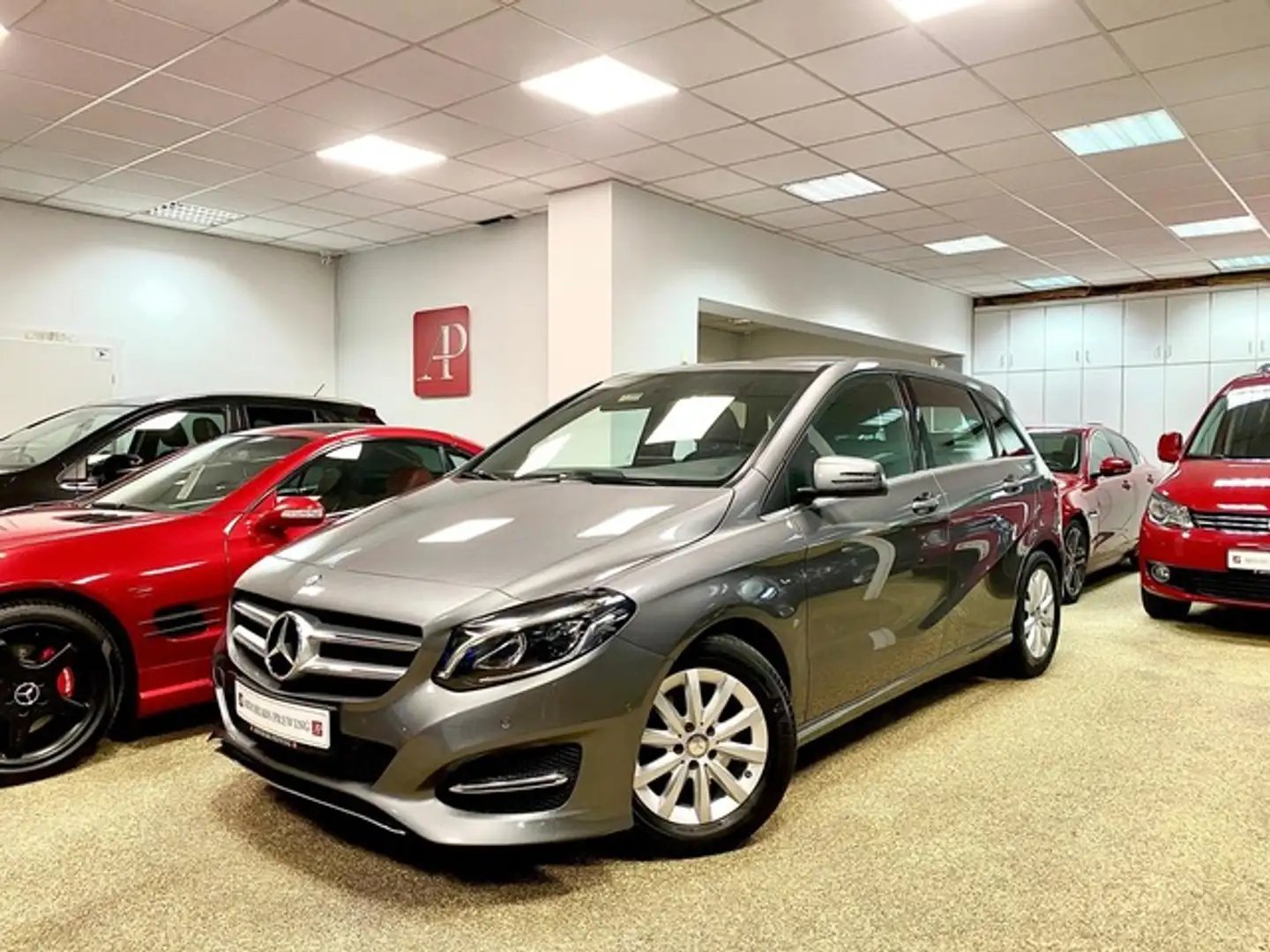Mercedes-Benz B 200 /1.HAND/ PDC/ LED/ AHK/ MTL.RATE 167,- Grau - 1
