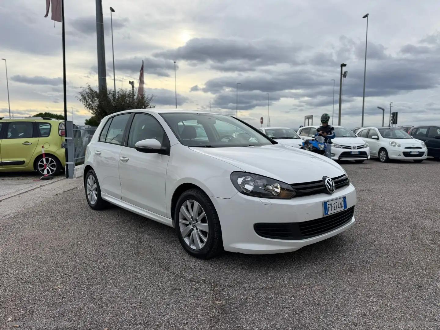 Volkswagen Golf 1.6 TDI 5p. SportLINE R-LINE EXTERIOR - 1