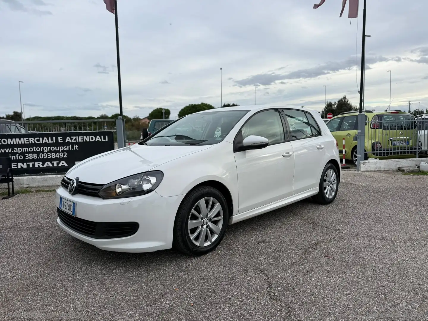 Volkswagen Golf 1.6 TDI 5p. SportLINE R-LINE EXTERIOR - 2