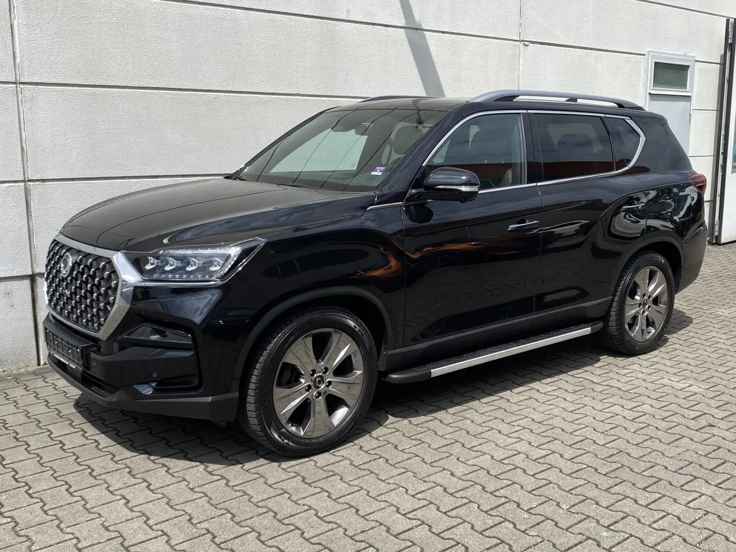 SsangYong Rexton 2,2 E-XDI 4WD 8AT  Sapphire 7S EL Gsd Alu20 ACC Schwarz - 2