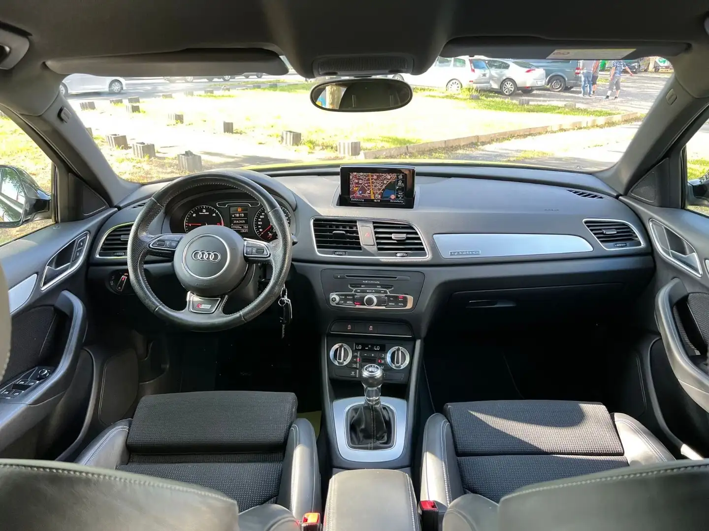 Audi Q3 2.0TDI quattro S line Sport/Plus/BiXenon/Navi Schwarz - 2