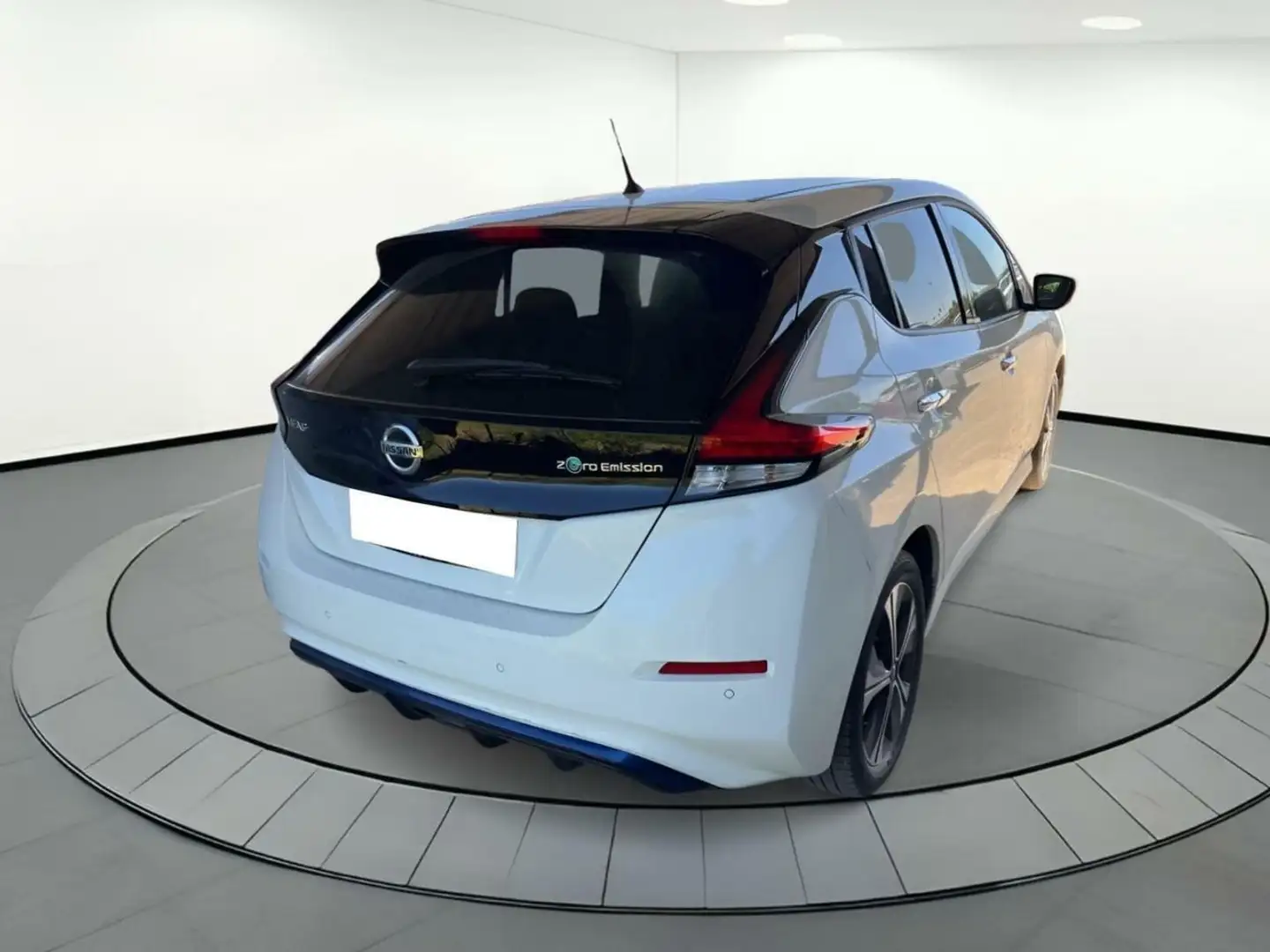 Nissan Leaf BERLINA CON PORTÓN 62KWH E+ N-CONNECTA Wit - 2
