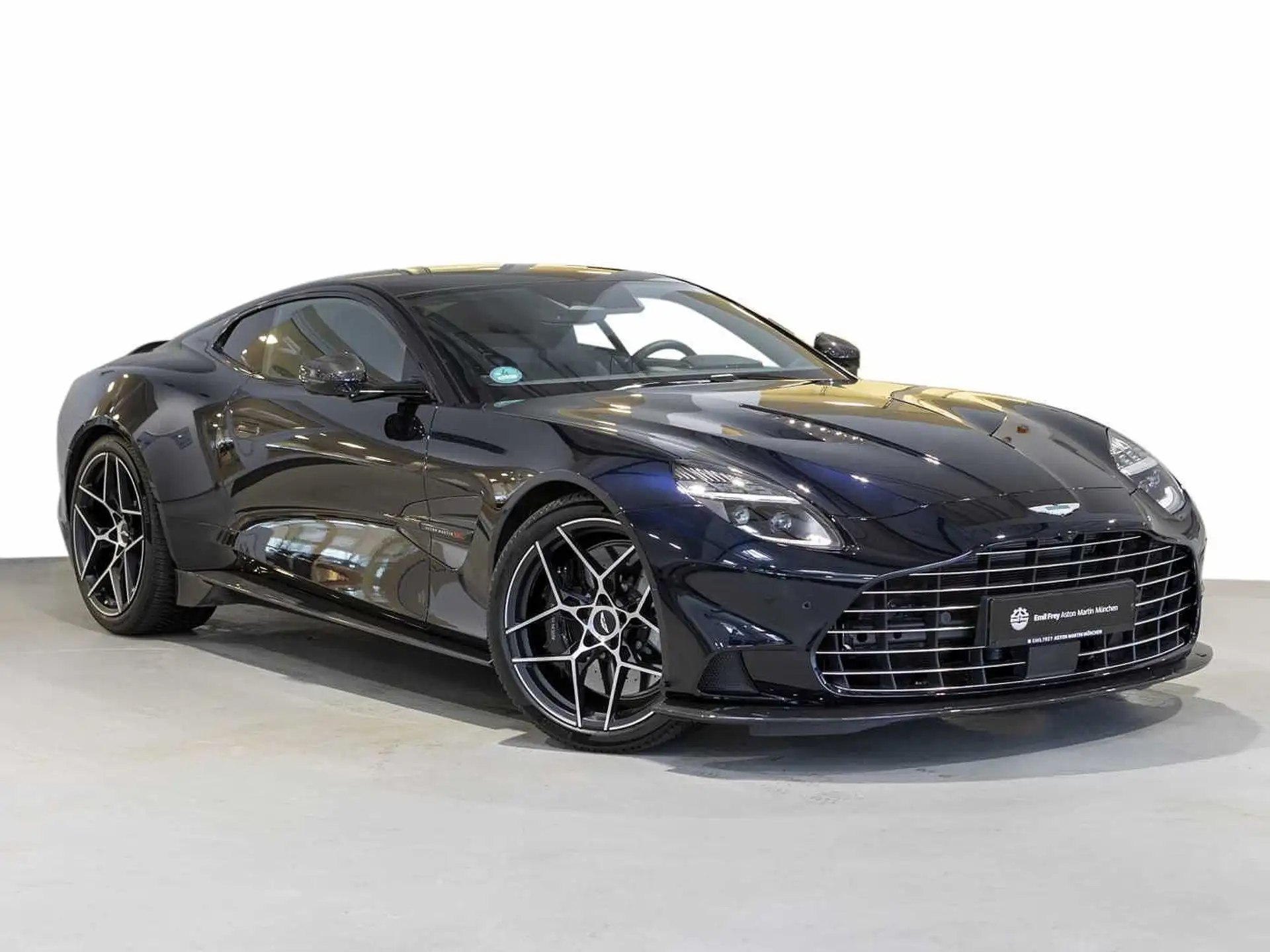 애스턴마틴 뱅퀴시 V12 Vanquish Coupé 2025 블랙 사진 1