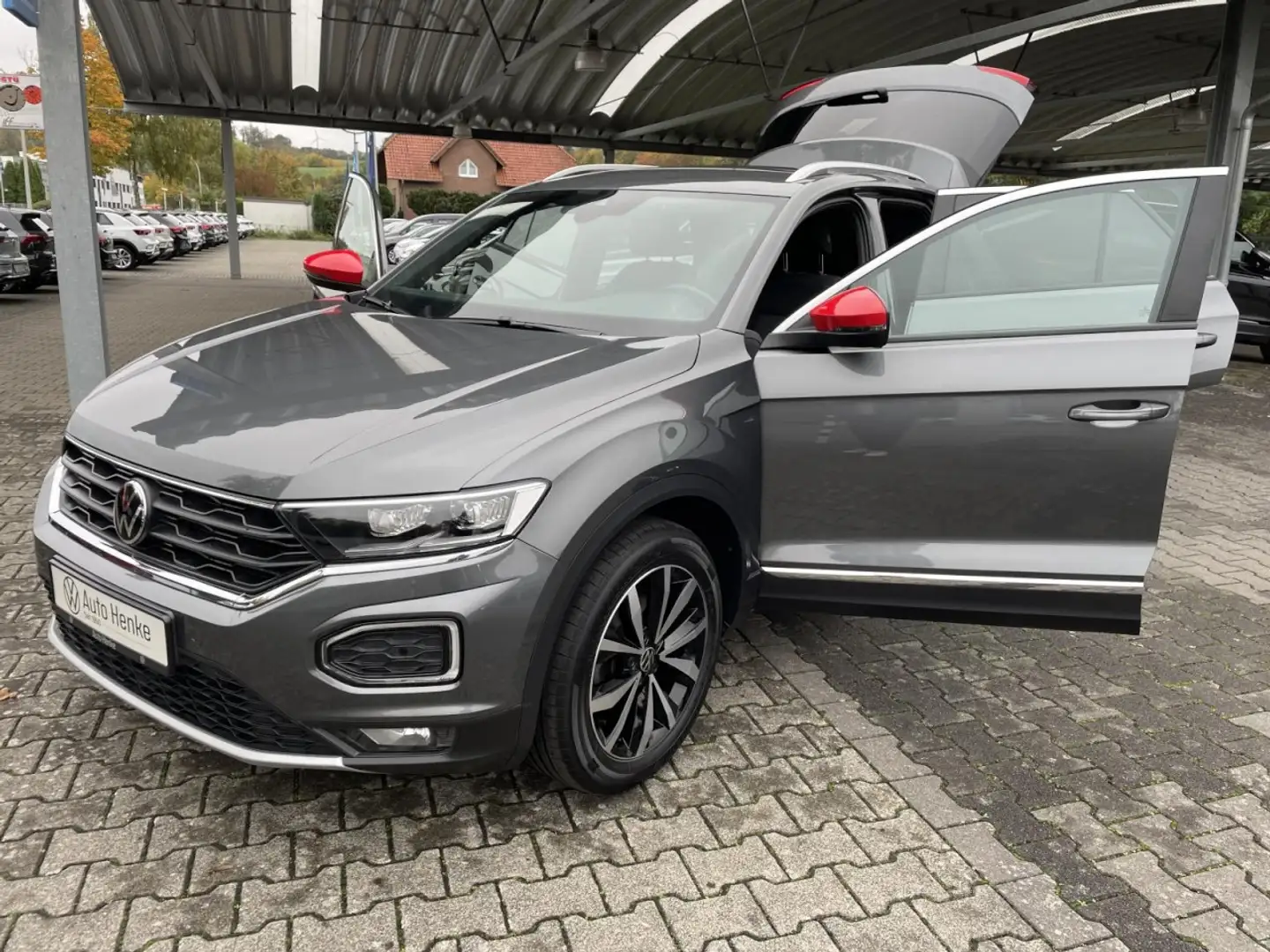 Volkswagen T-Roc 1.5 TSI DSG SPORT + AHK + BEATS + ACC Klima Grau - 2