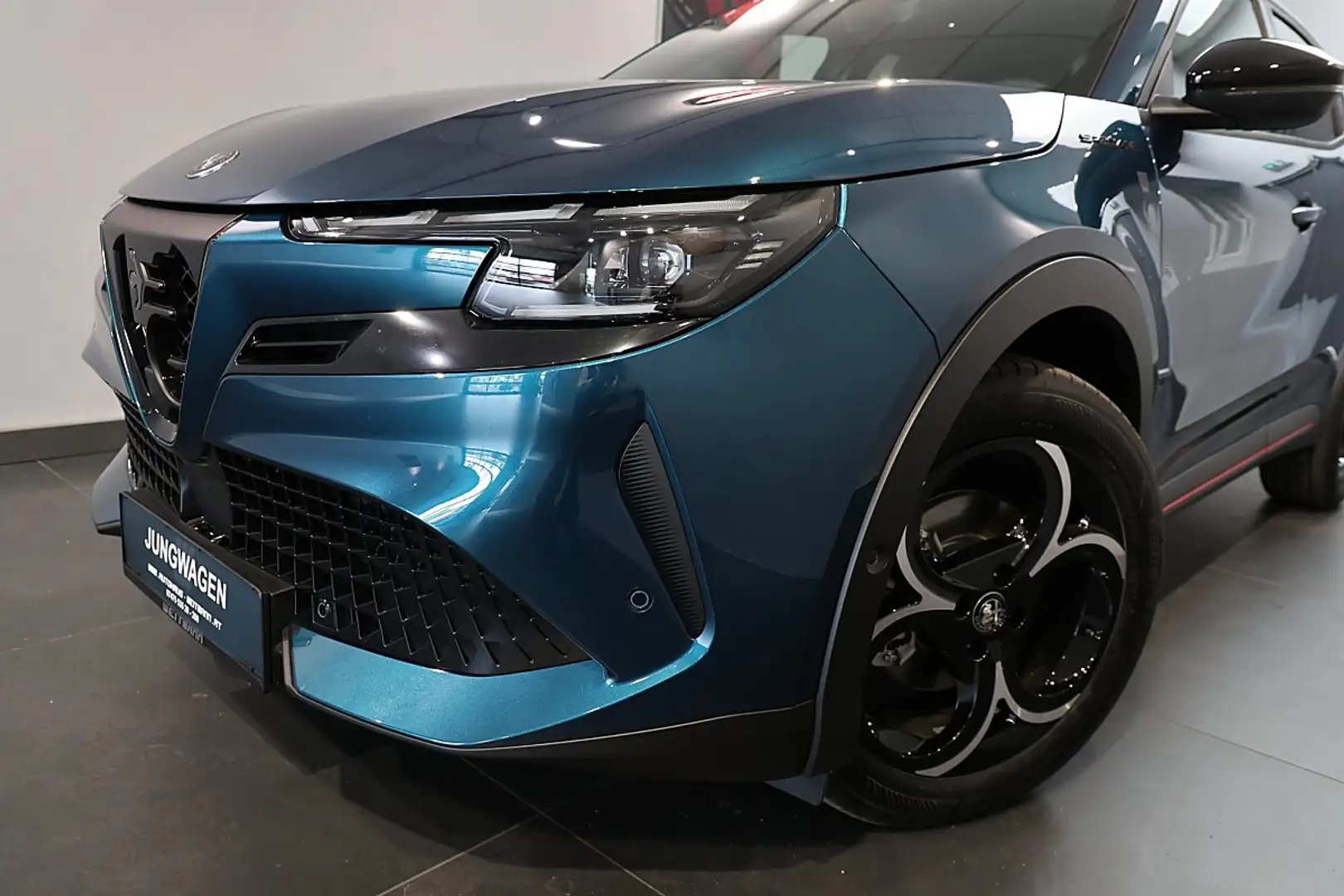 Alfa Romeo Junior Ibrida 1.2 e DCT6 Mild-Hybrid Speciale Blau - 2