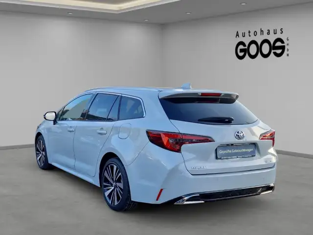 Toyota Corolla view 3