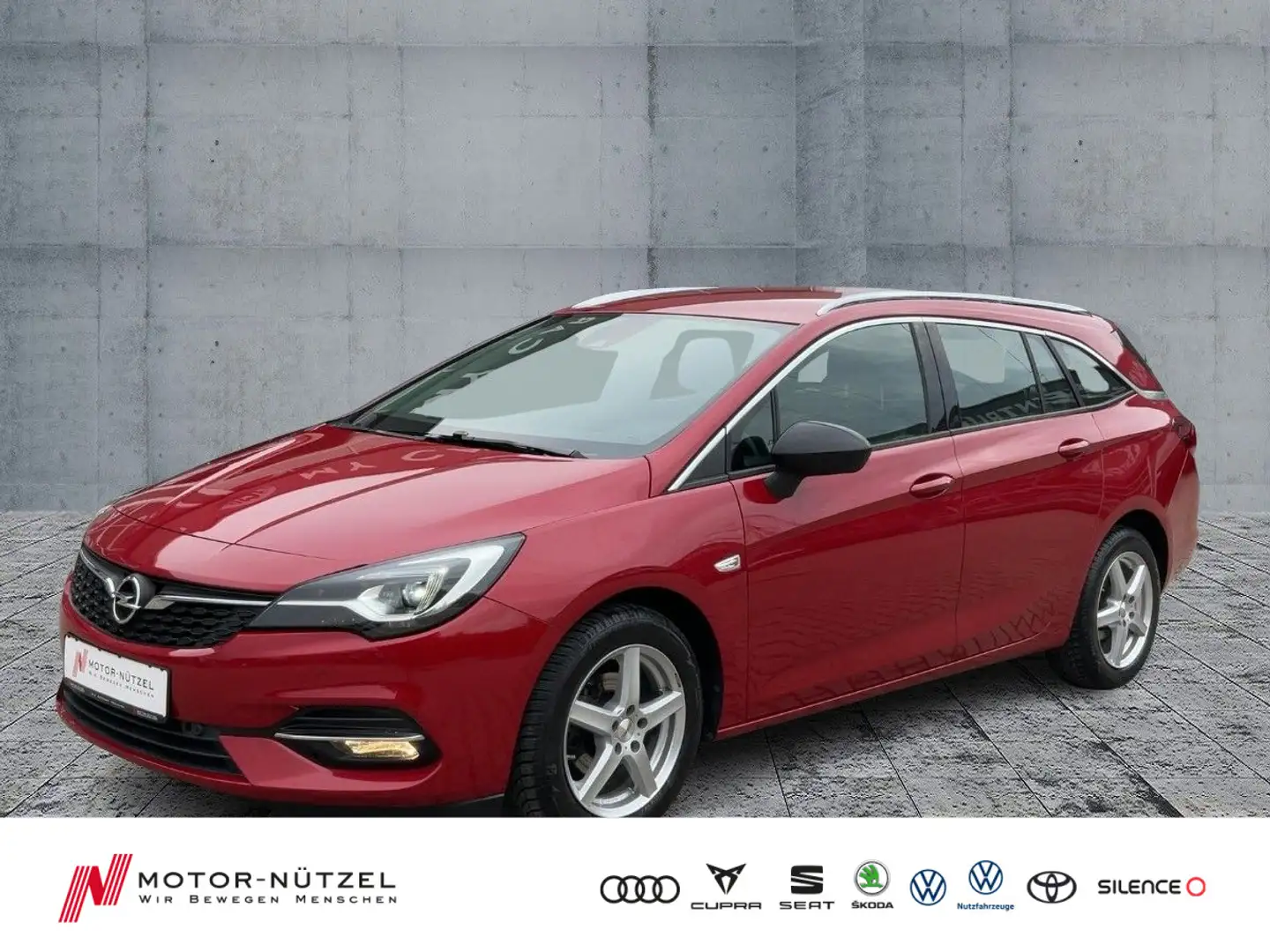 Opel Astra Sports Tourer 1.2 Turbo MATRIX+NAV+AHK+SHZ Rood - 1