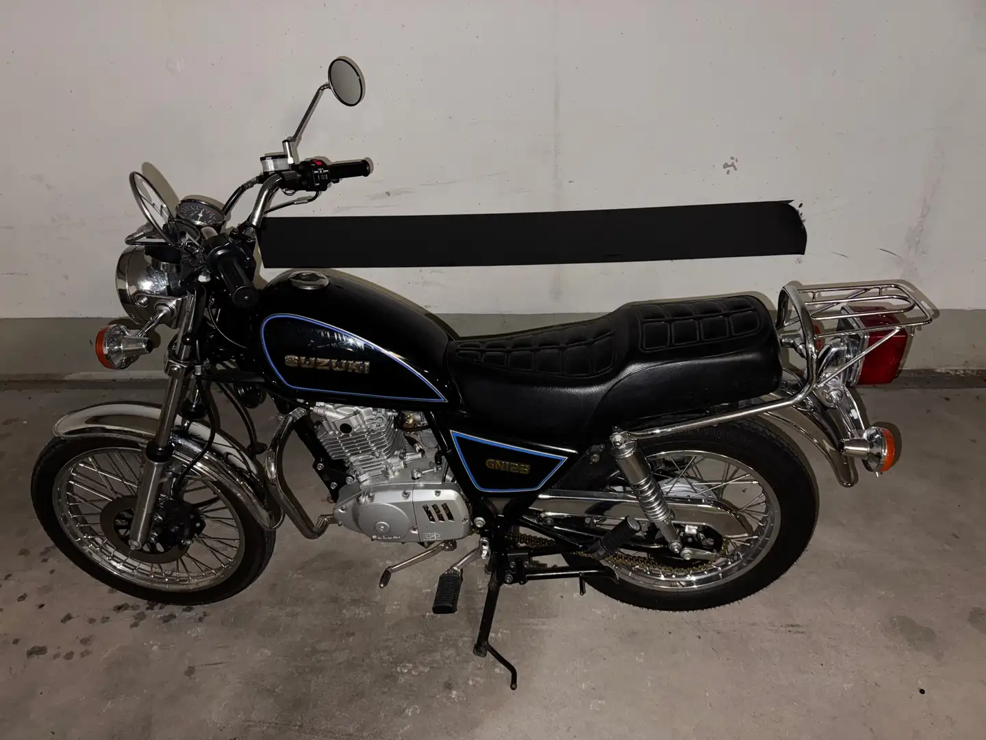 Suzuki GN 125 Black - 2
