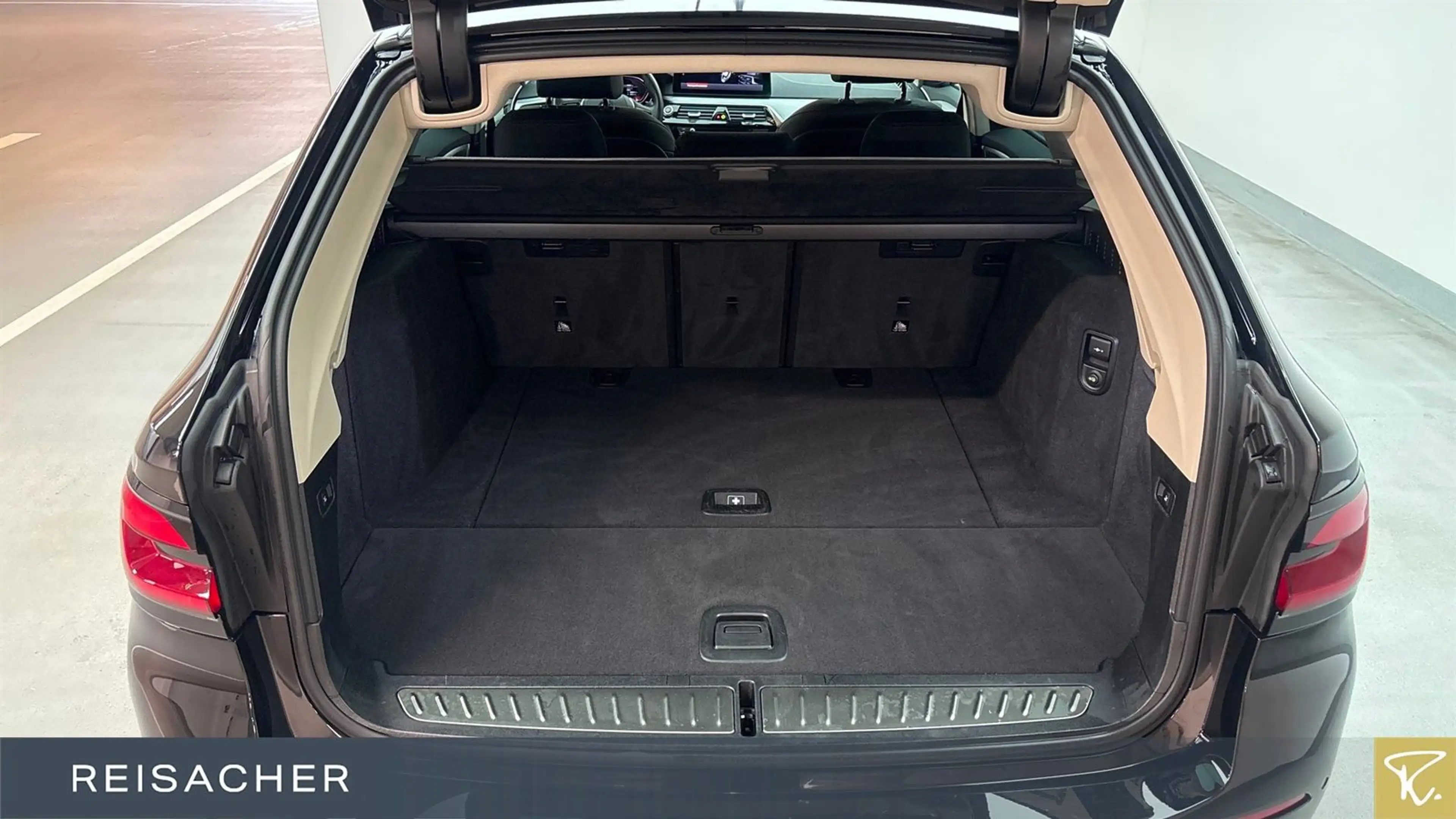 BMW 520 d A xDrive Tou LCProf,AHK,DAProf,SSV,ACC,RFK — photo 10
