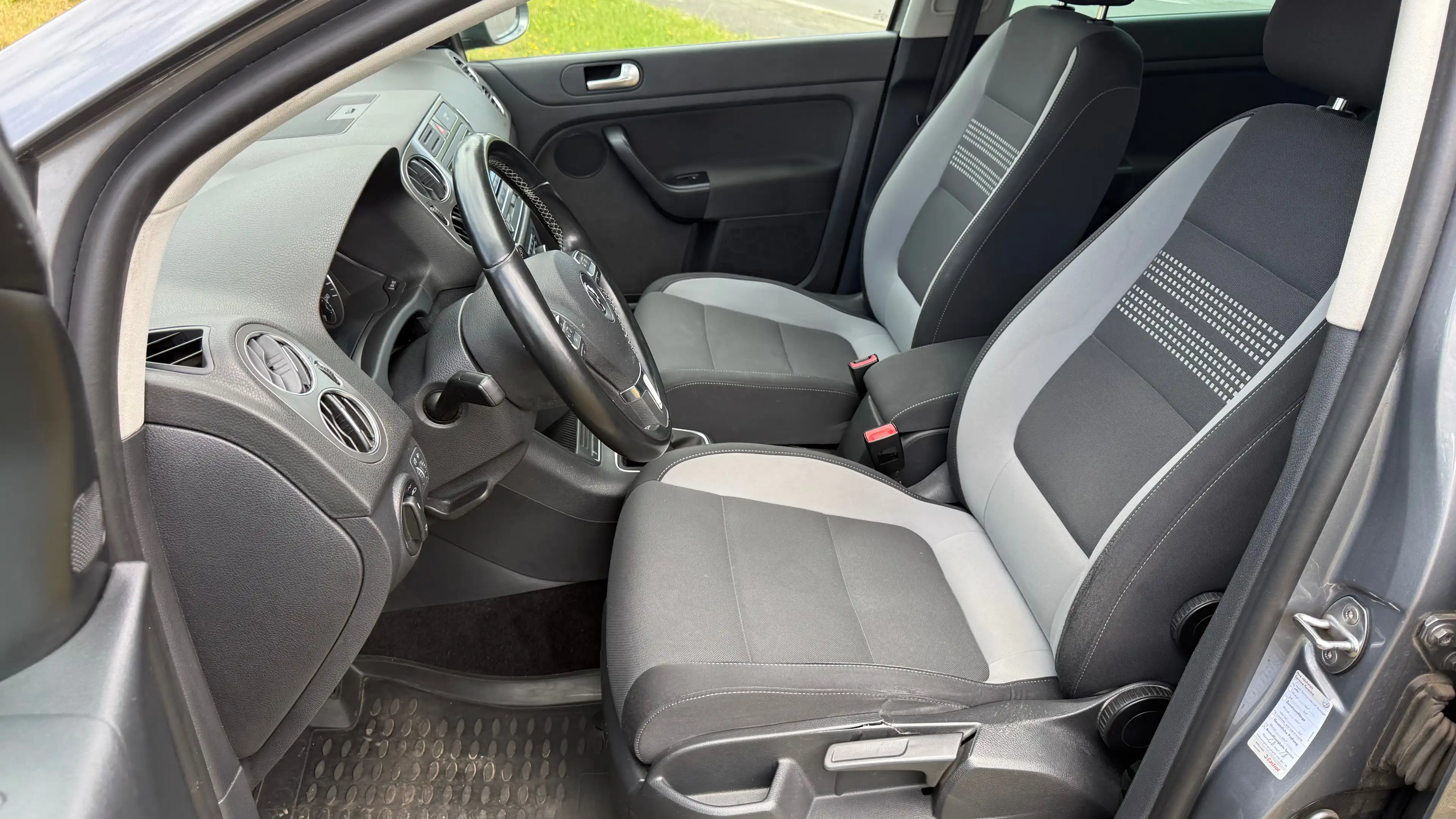 Volkswagen Golf Plus Life — photo 12