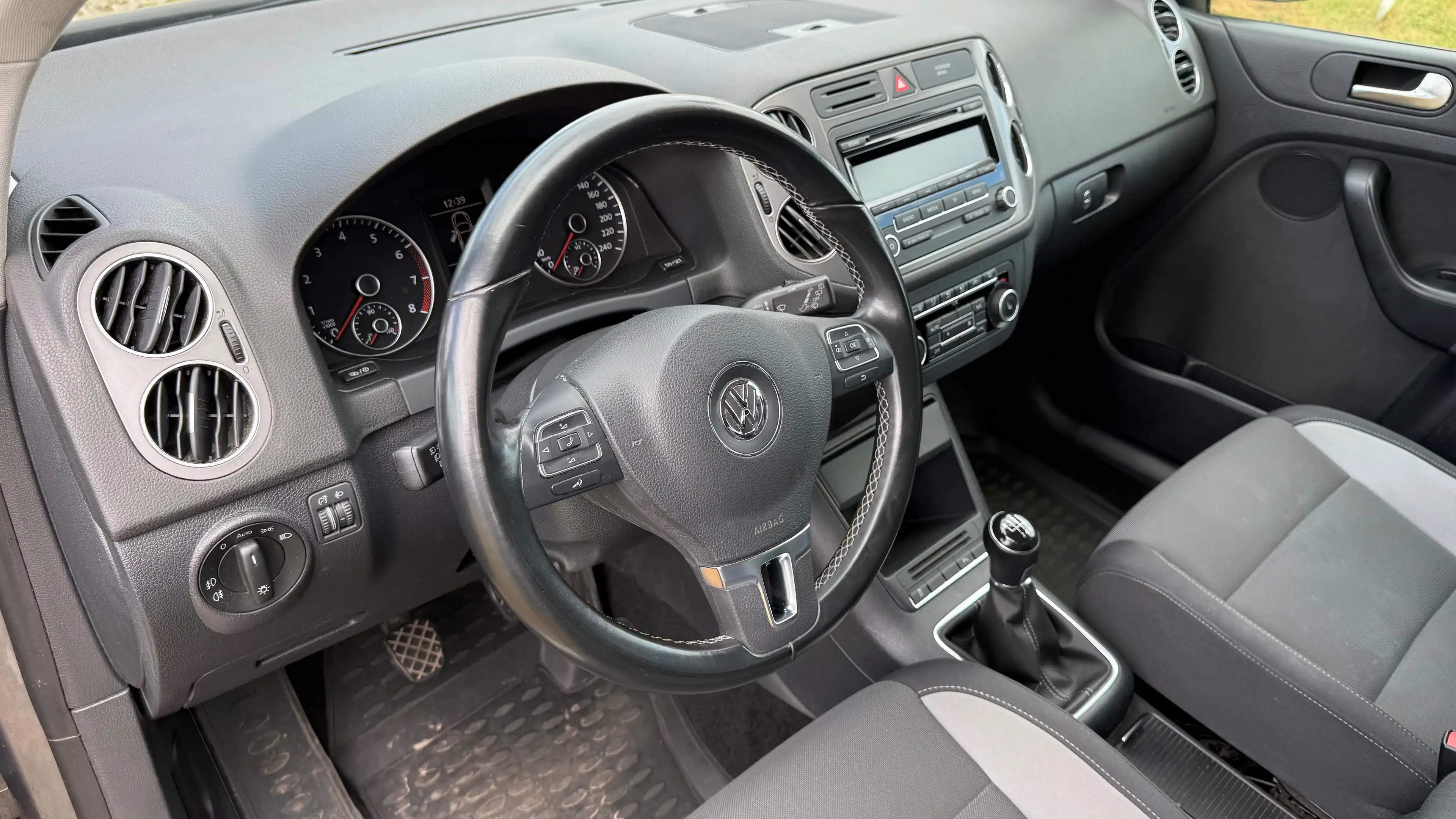 Volkswagen Golf Plus Life — photo 11