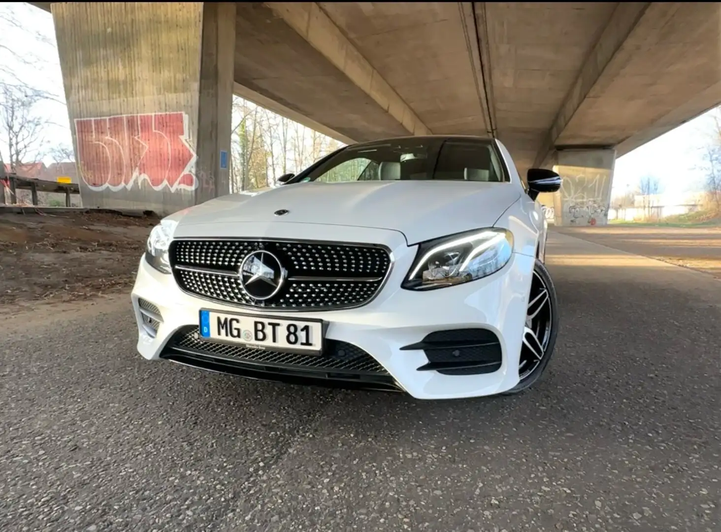 Mercedes-Benz E 200 Coupé AMG *MB100*HeadUP*360Kam*Pano*Multibeam* Weiß - 1