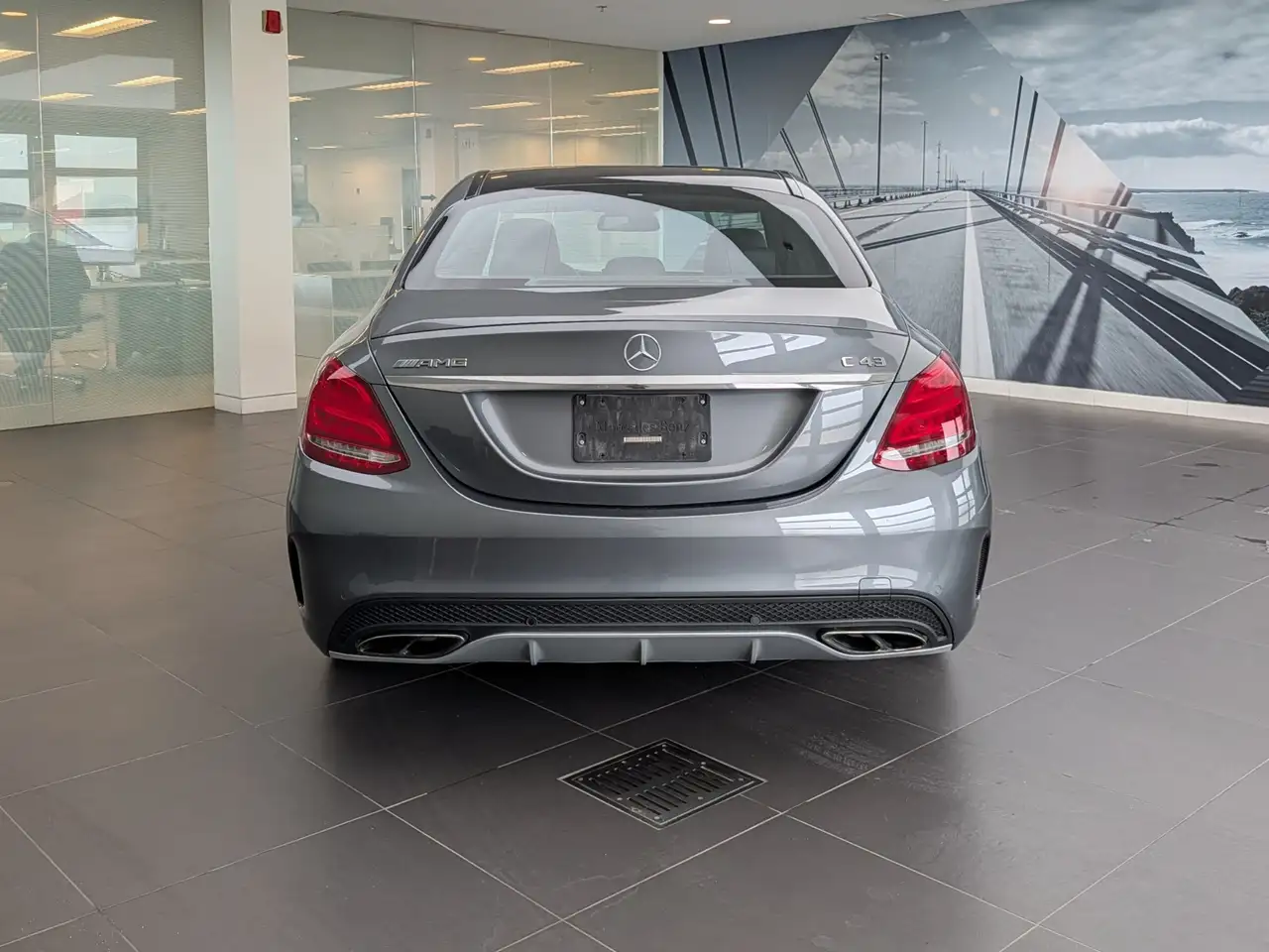 Mercedes-Benz C-Class снимка Mercedes-Benz C-Class