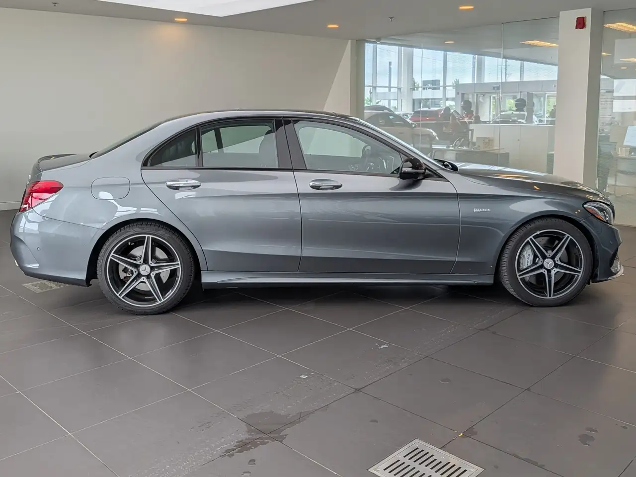 Mercedes-Benz C-Class снимка Mercedes-Benz C-Class