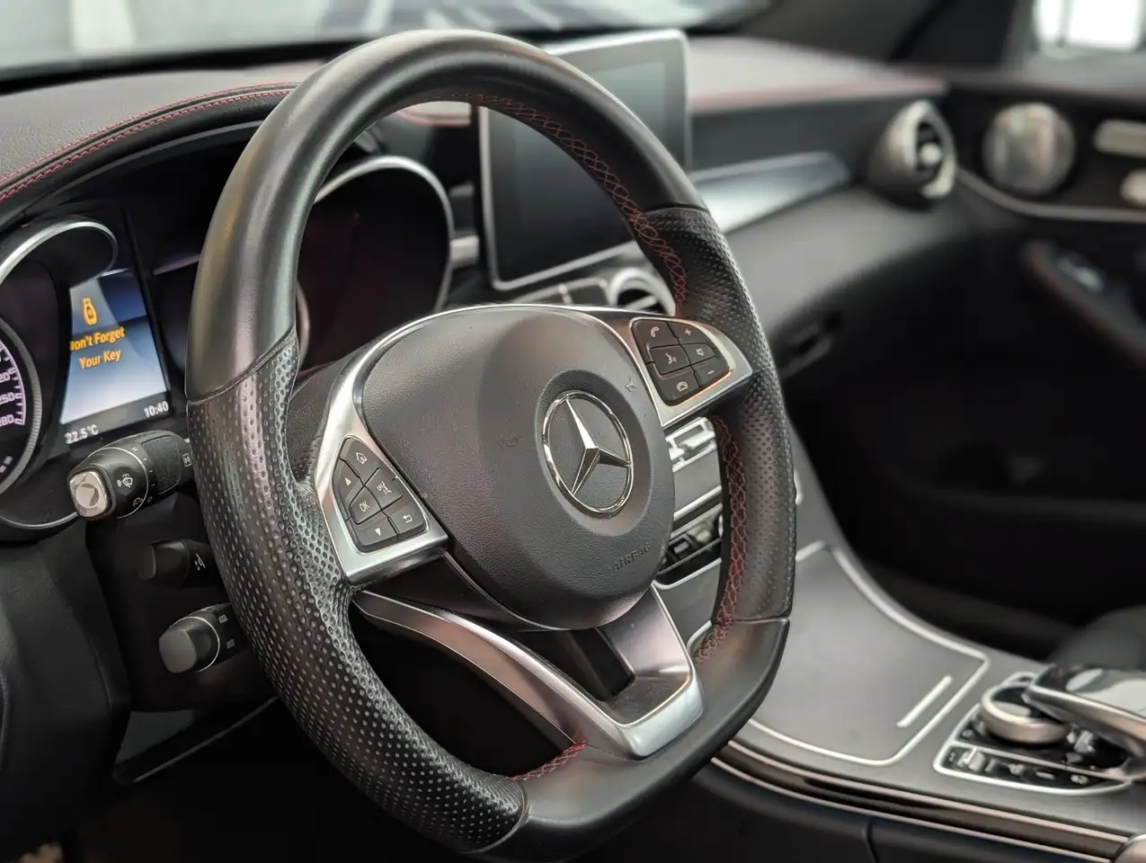 Mercedes-Benz C-Class снимка Mercedes-Benz C-Class