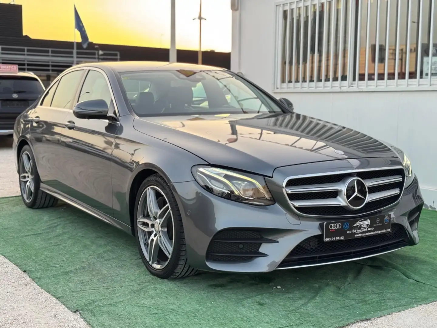 Mercedes-Benz E 220 220d 4Matic 9G-Tronic 194 Gris - 2