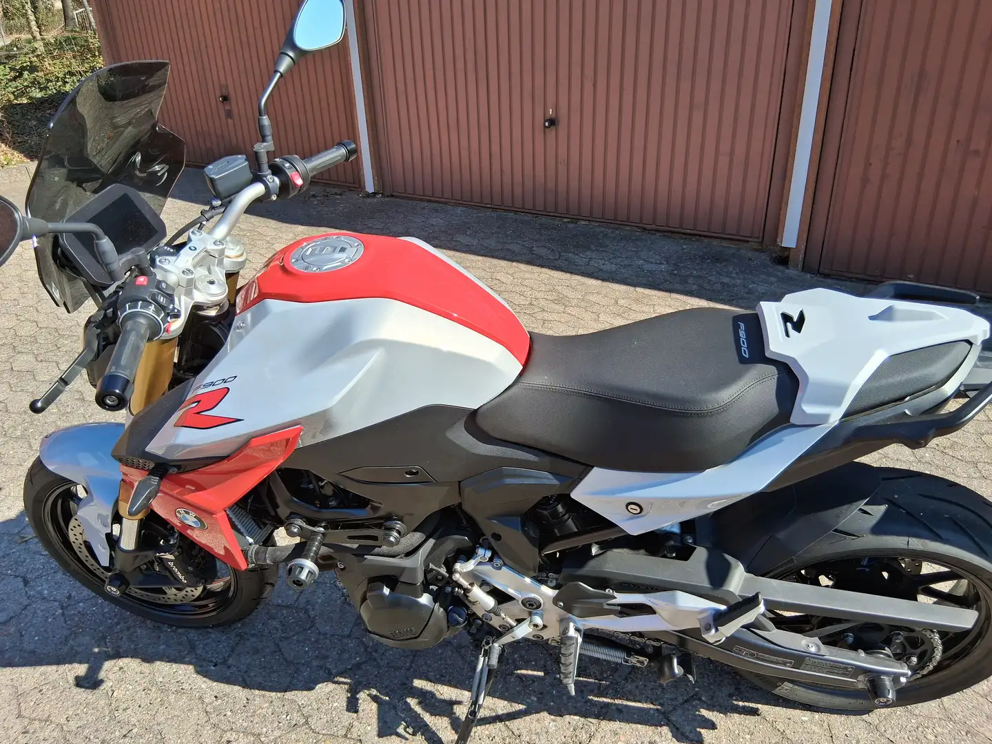 BMW F 900 R Красный - 1