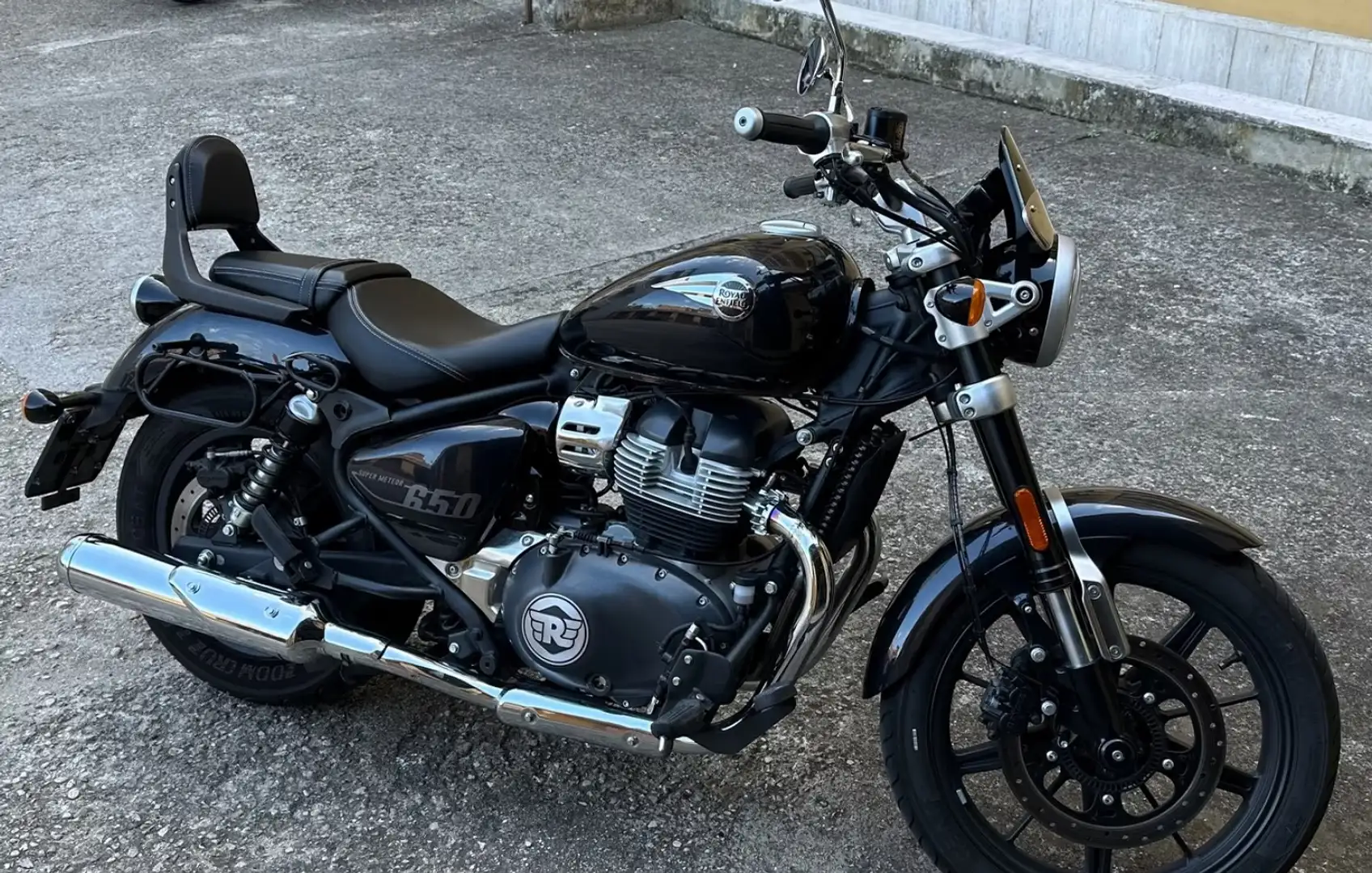 Royal Enfield Super Meteor 650 Astral Black Negro - 1