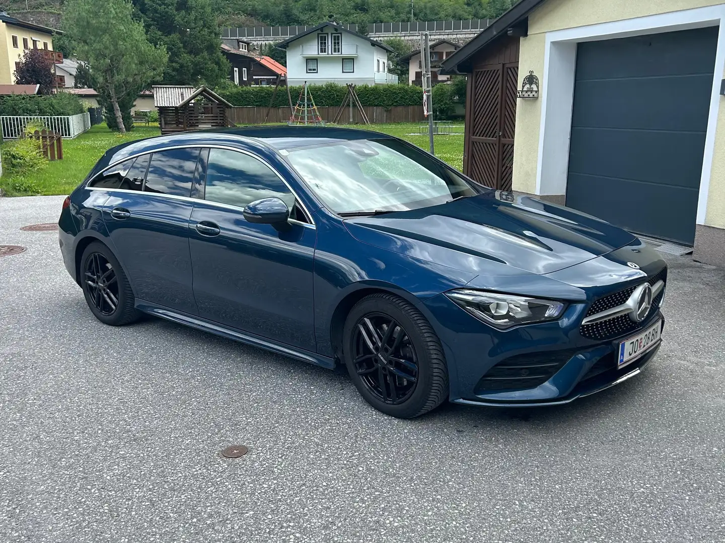 Mercedes-Benz CLA 200 Mercedes CLA 200 4MATIC Shooting Brake AMG-Line Albastru - 1