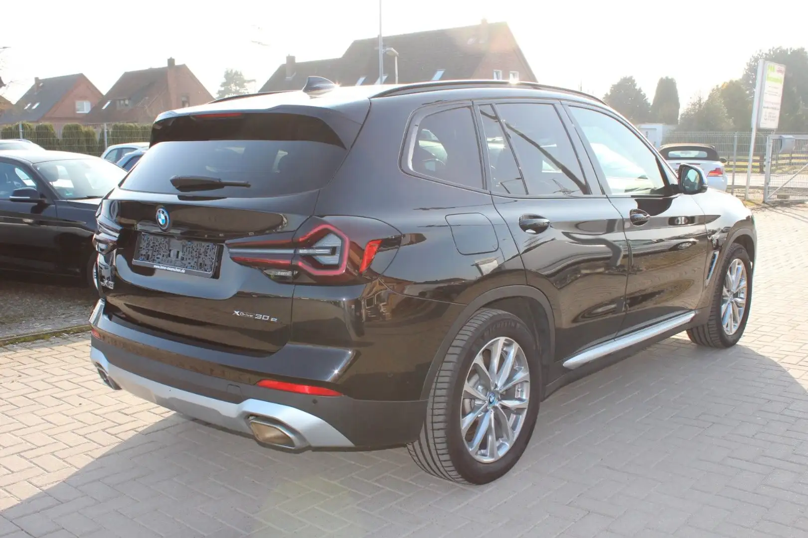 BMW X3 xDrive 30 e LED HUD Kamera Leder Navi Parkass Schwarz - 2