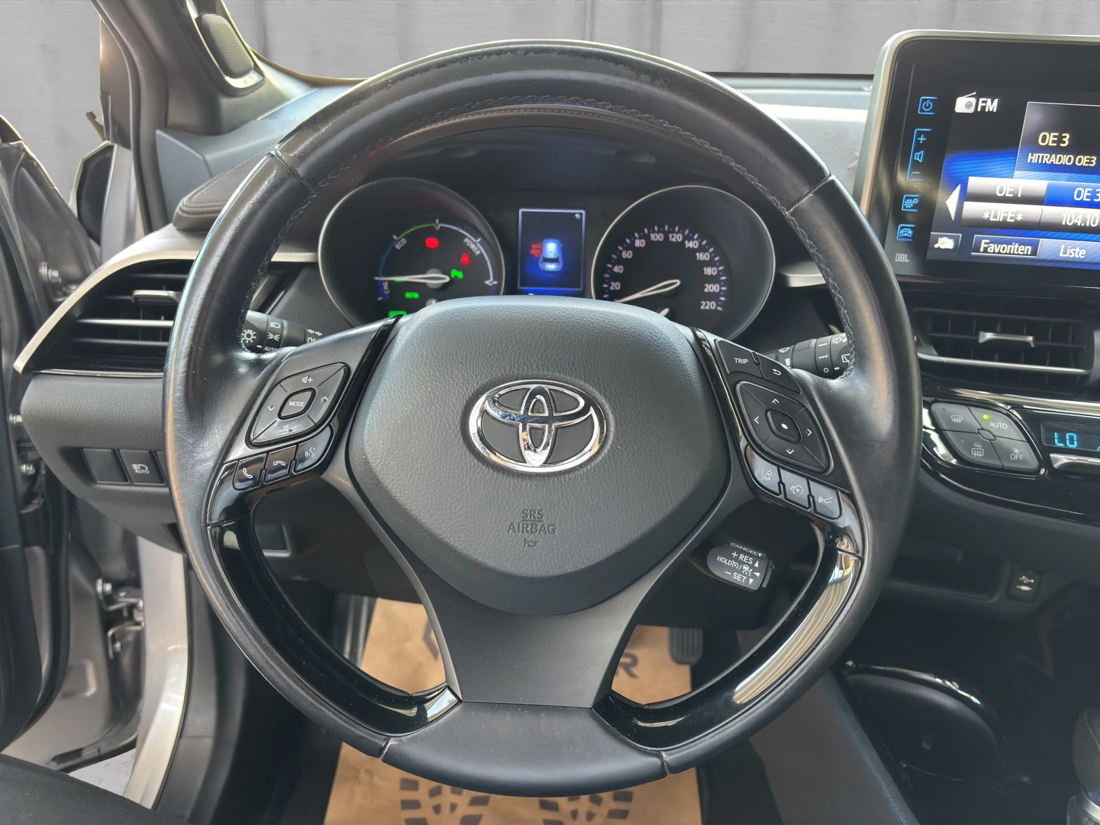 Toyota C-HR C-HR 1,8 HSD C-HIC — photo 12