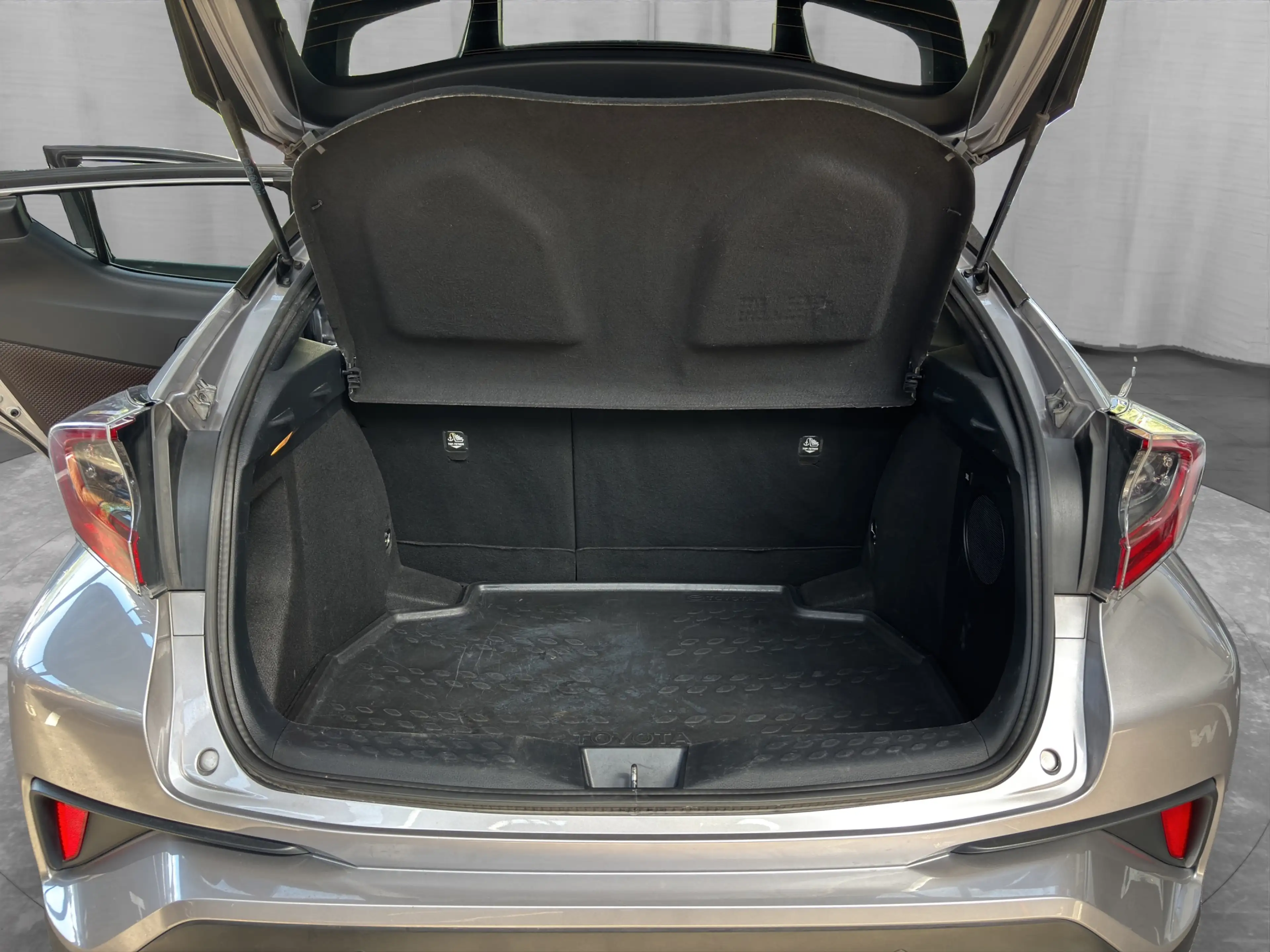 Toyota C-HR C-HR 1,8 HSD C-HIC — photo 16