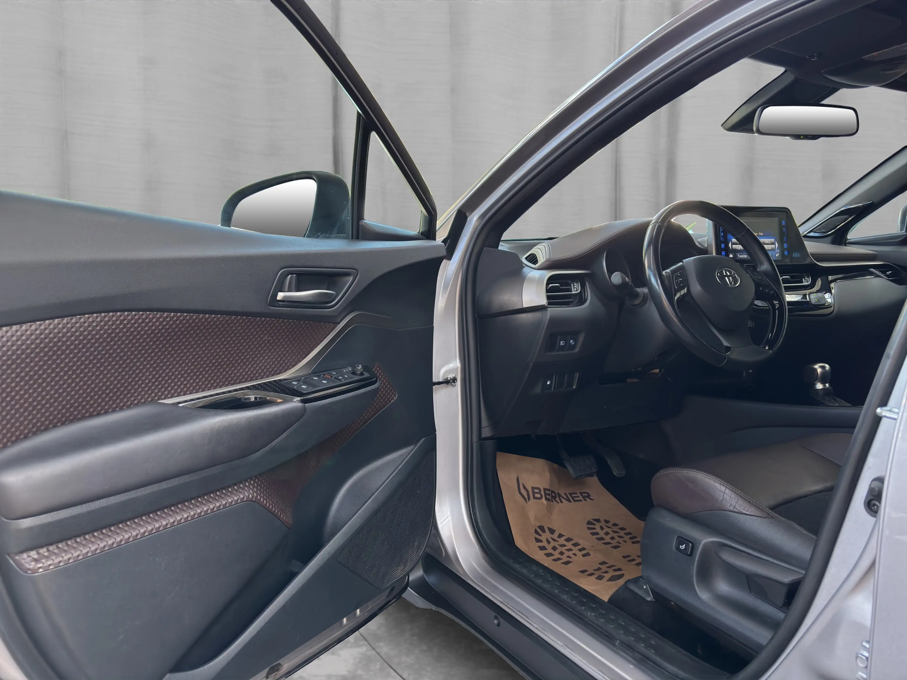 Toyota C-HR C-HR 1,8 HSD C-HIC — photo 17