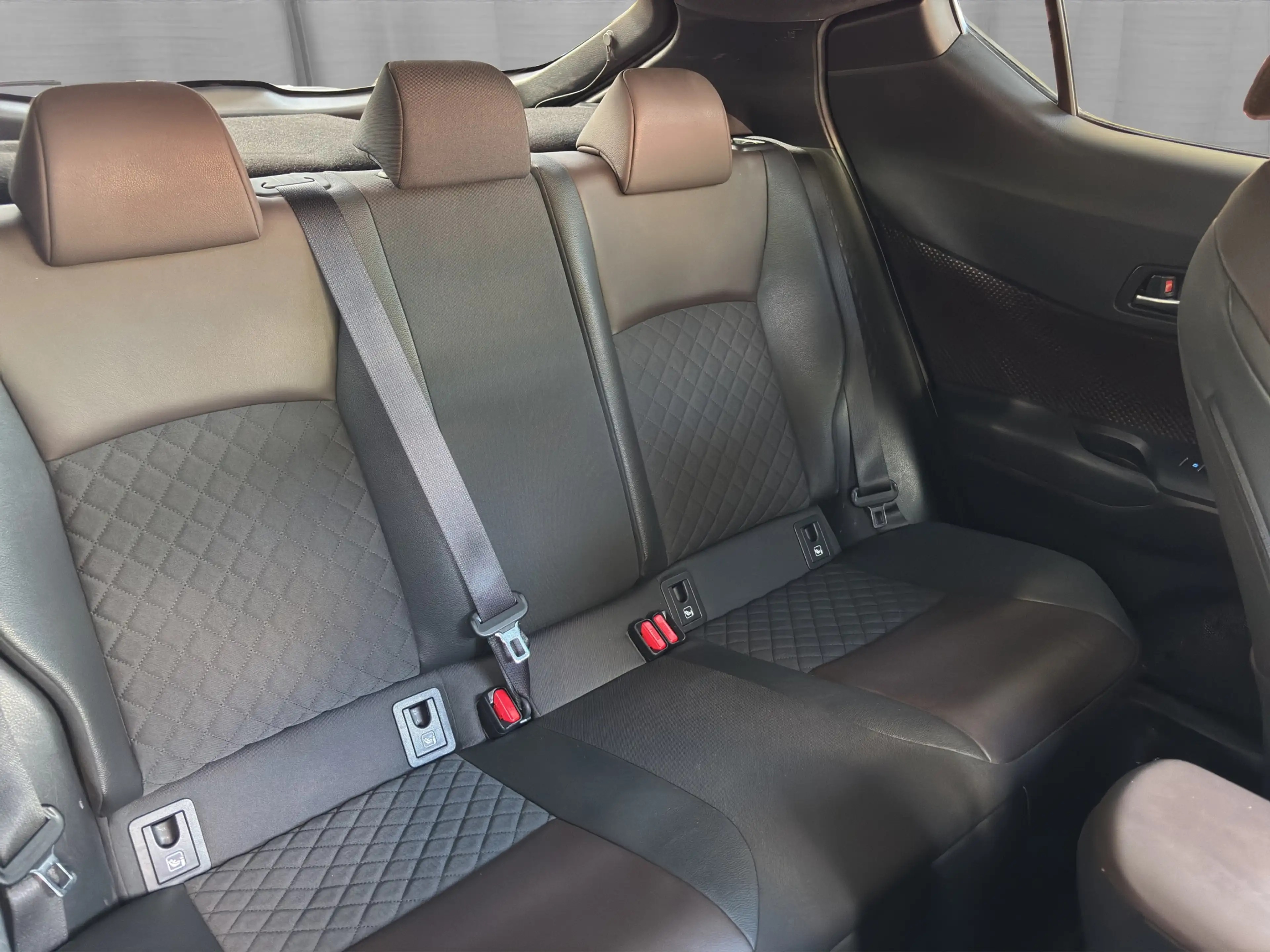Toyota C-HR C-HR 1,8 HSD C-HIC — photo 18