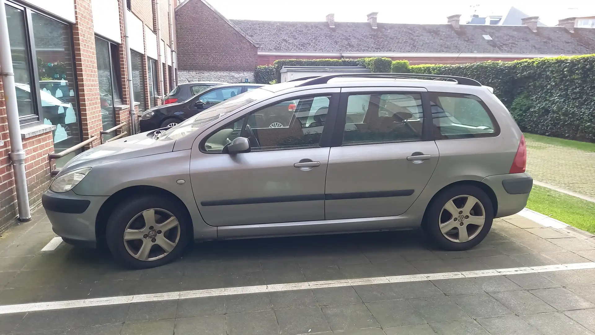 Peugeot 307 2.0 HDi 100 XS 16 soupapes 136 ch Zilver - 1