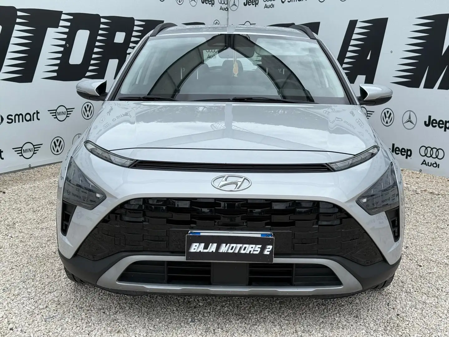 Hyundai BAYON Bayon 1.2 mpi Xclass Safety Gris - 2