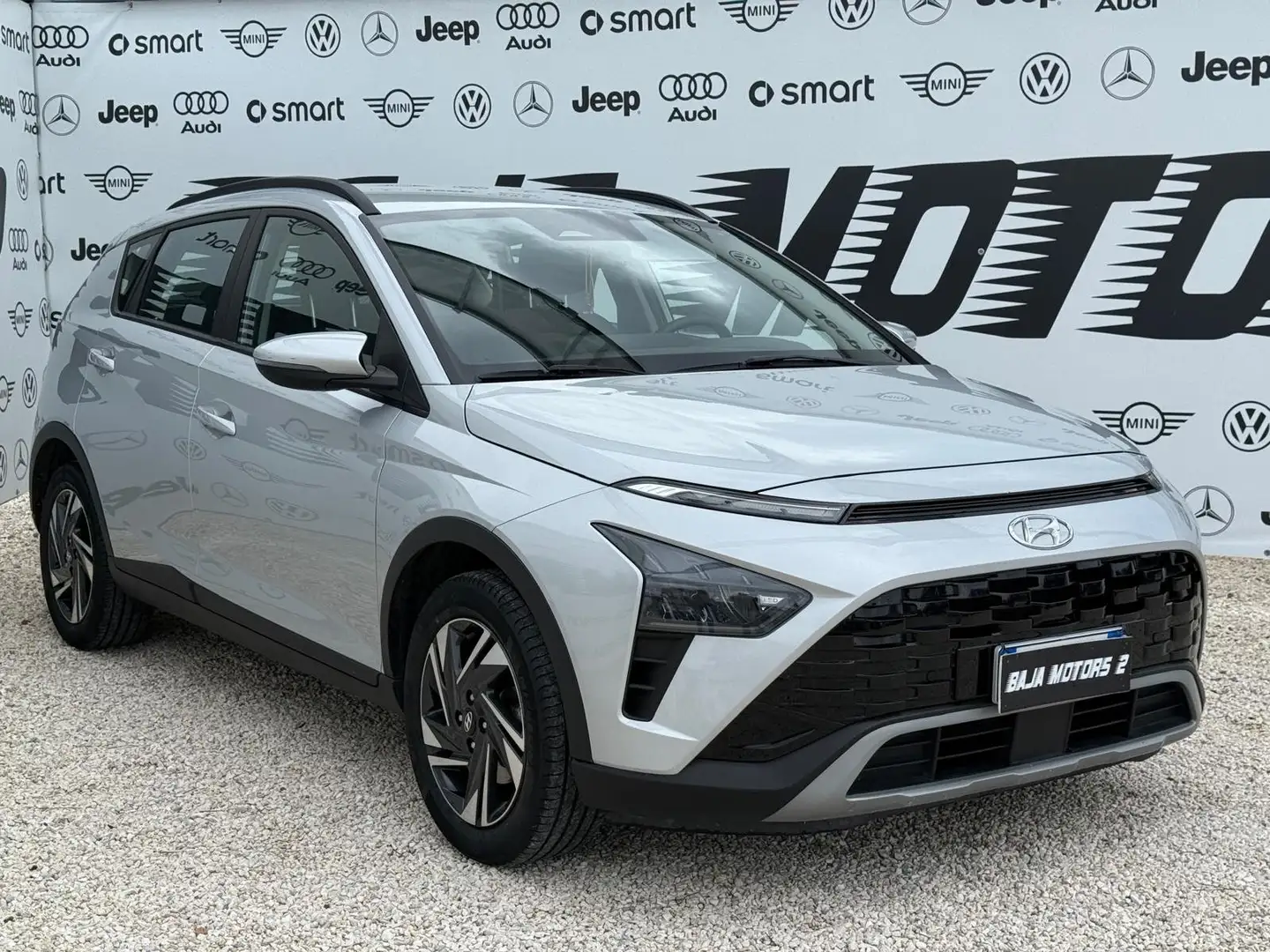 Hyundai BAYON Bayon 1.2 mpi Xclass Safety Gris - 1