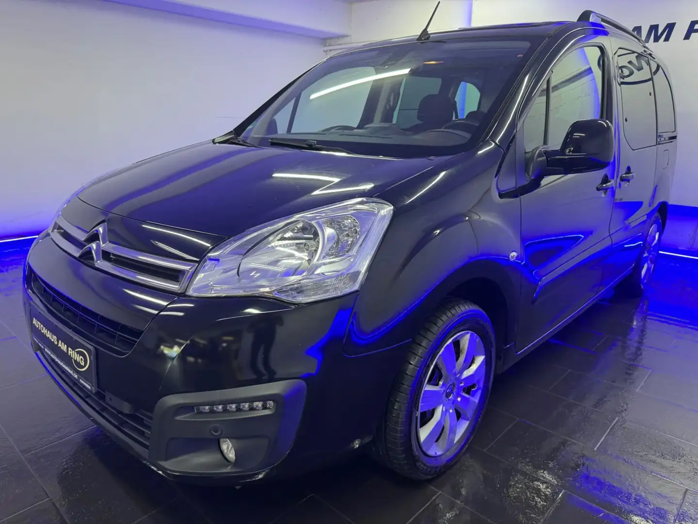 Citroen Berlingo Kombi Shine 1HD PANO NAVI AHK 2xPDC SZH Noir - 2