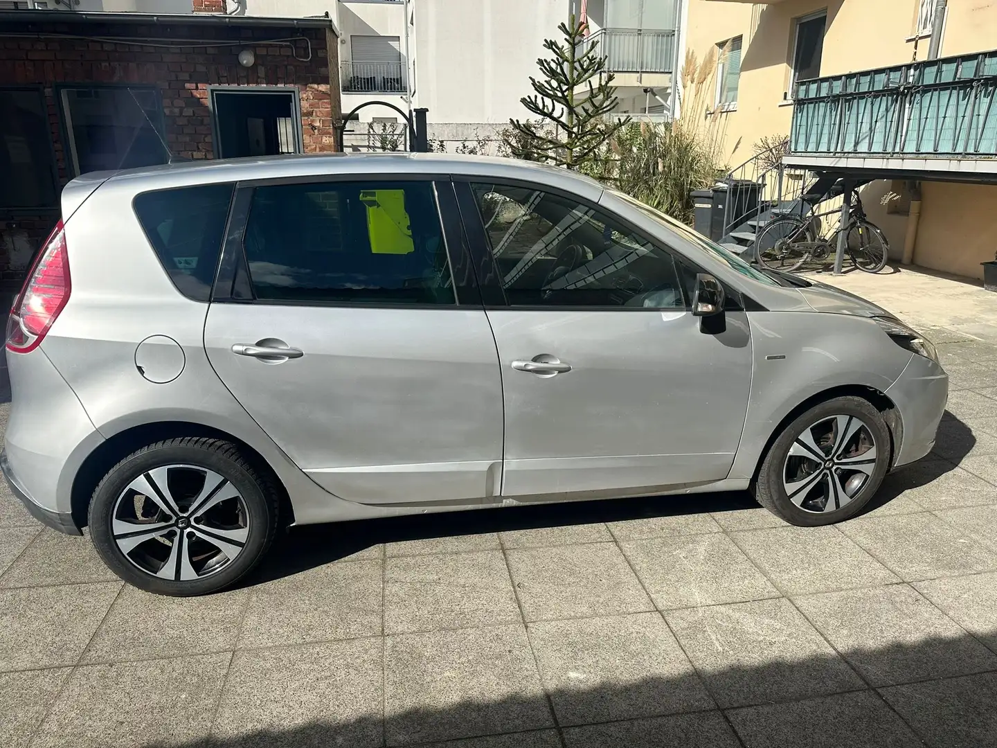 Renault Scenic - 1