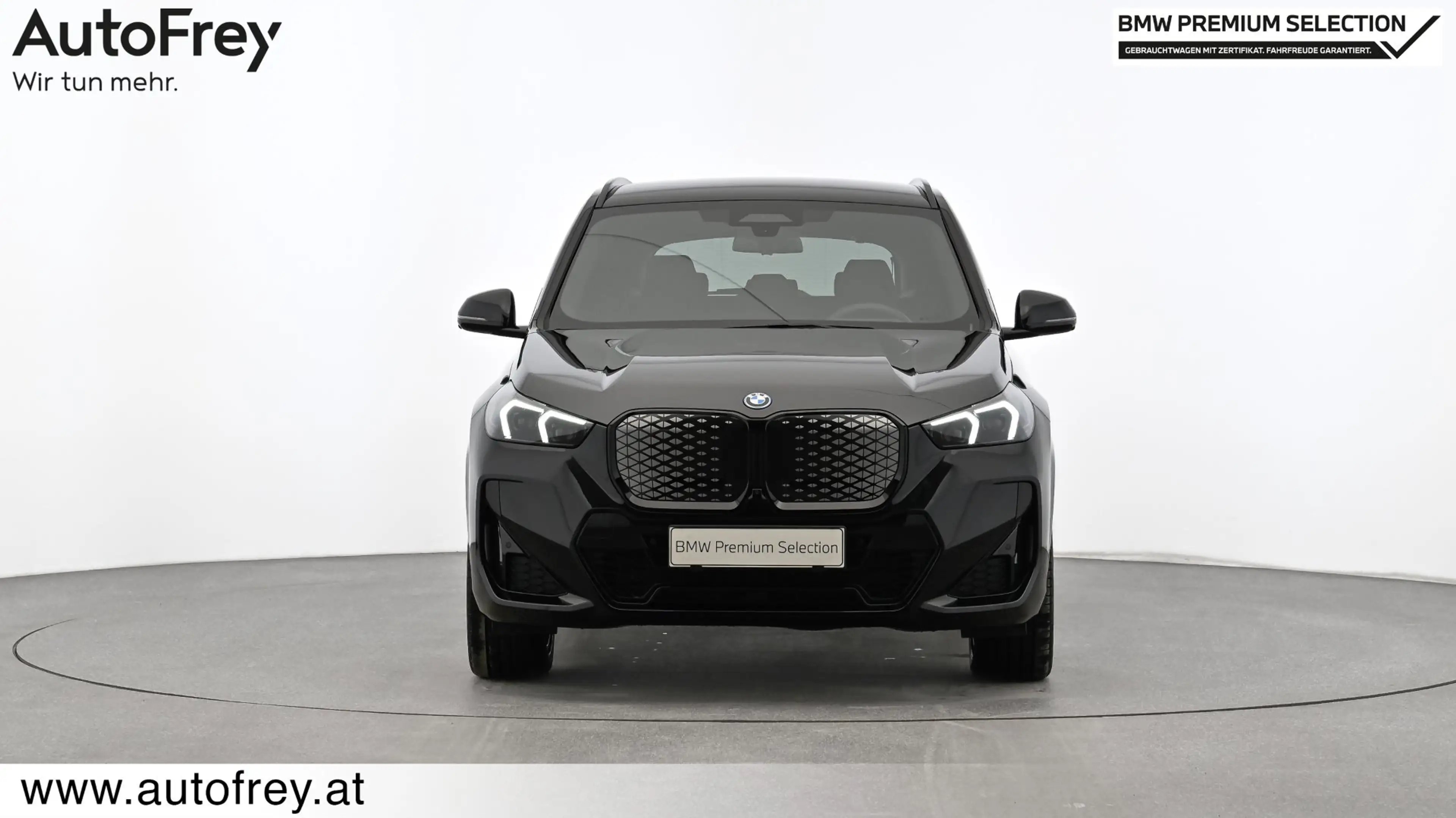 BMW iX1 xDrive30 — photo 3