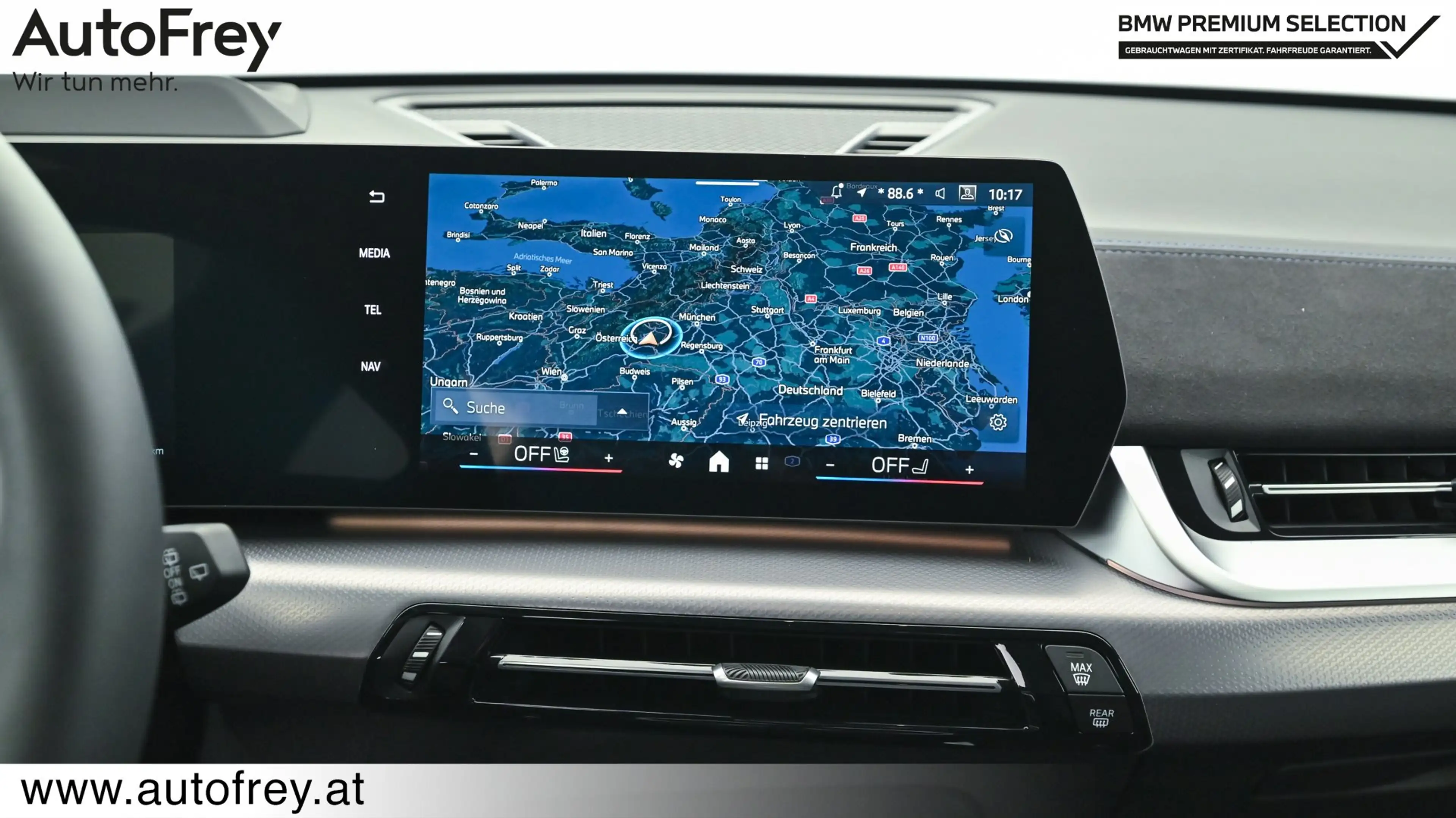 BMW iX1 xDrive30 — photo 12