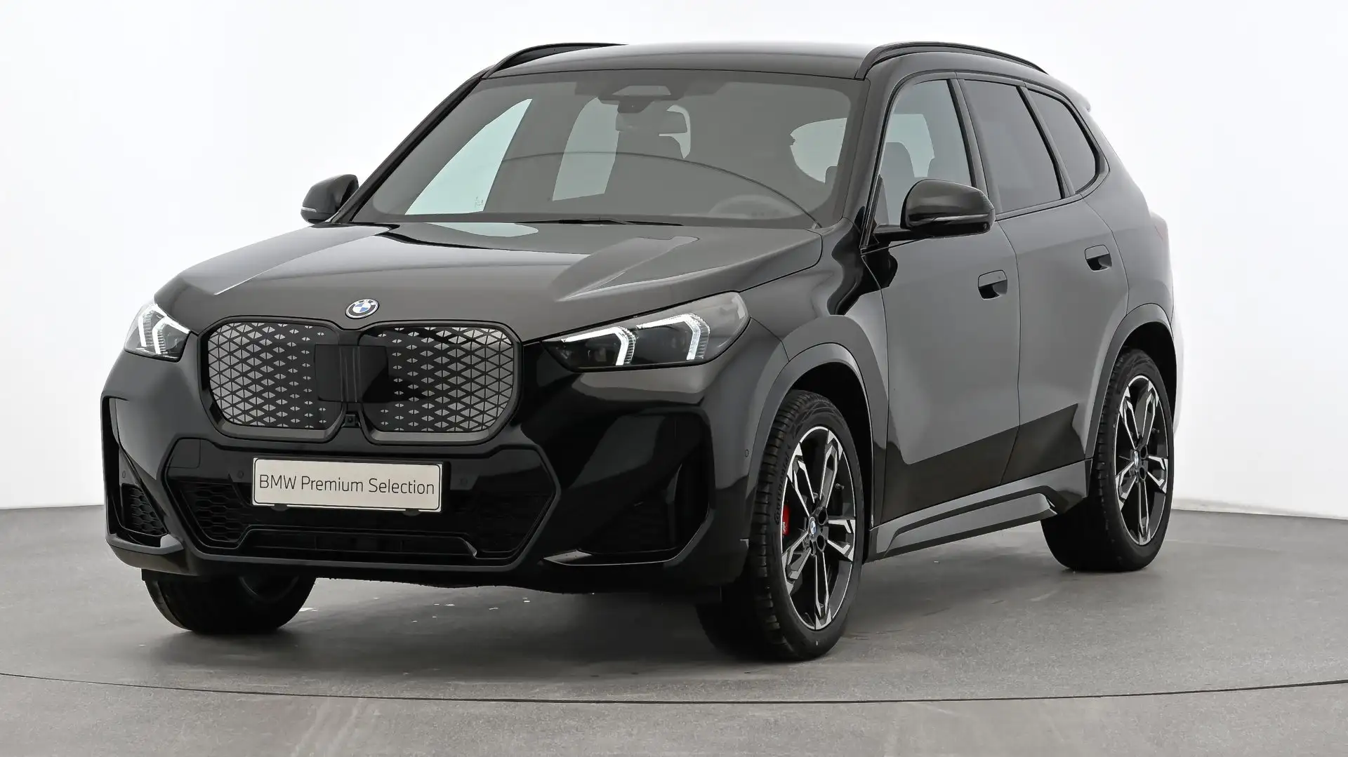 BMW iX1 xDrive30 Schwarz - 2