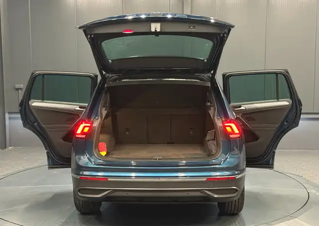 Volkswagen Tiguan view 6