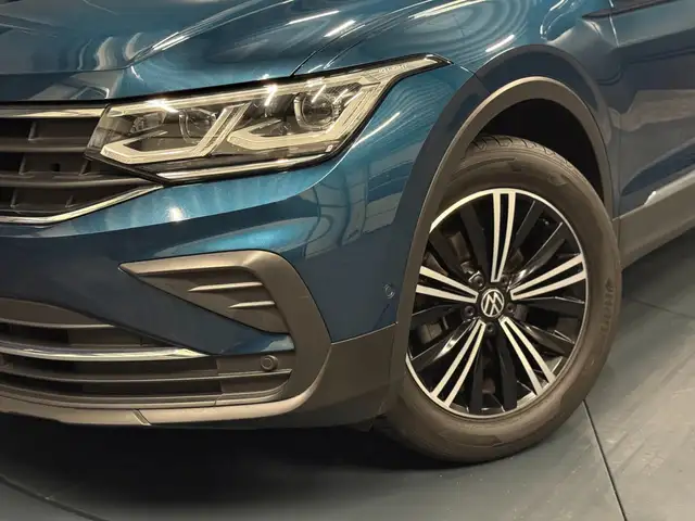 Volkswagen Tiguan view 2
