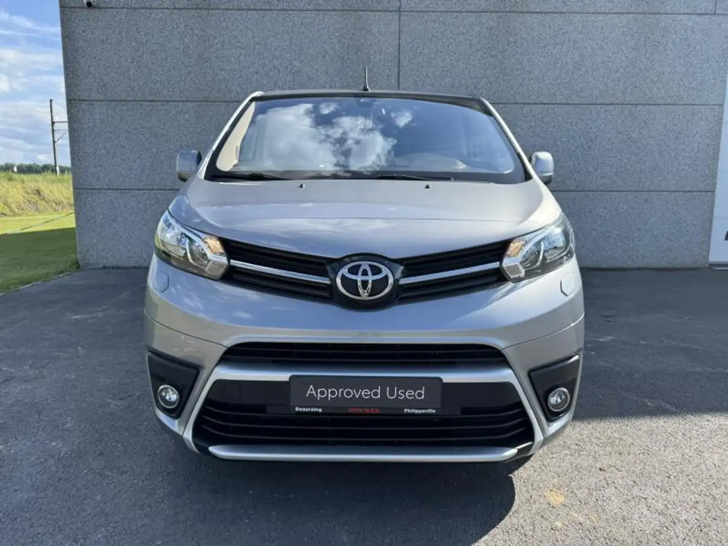 Toyota Verso MEDIUM 2.0D 180hp AT MPV Silber - 2