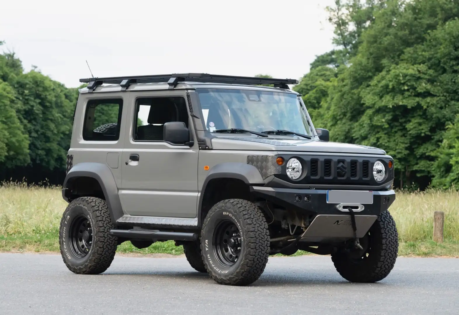 Suzuki Jimny Gris - 1