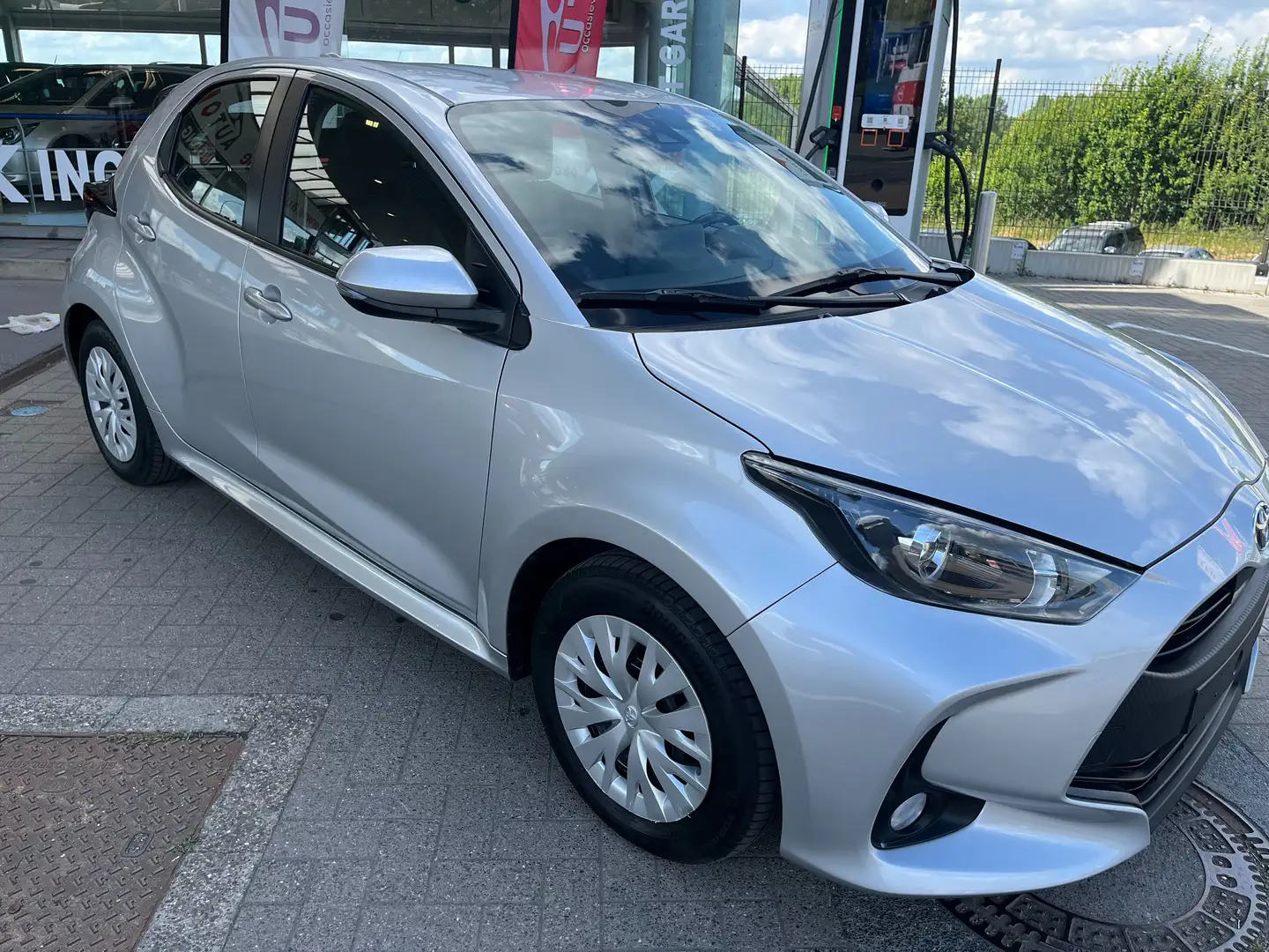 Toyota Yaris Yaris 1.5i Dual VVT-iE Dynamic CVT Garantie Серебристый - 1