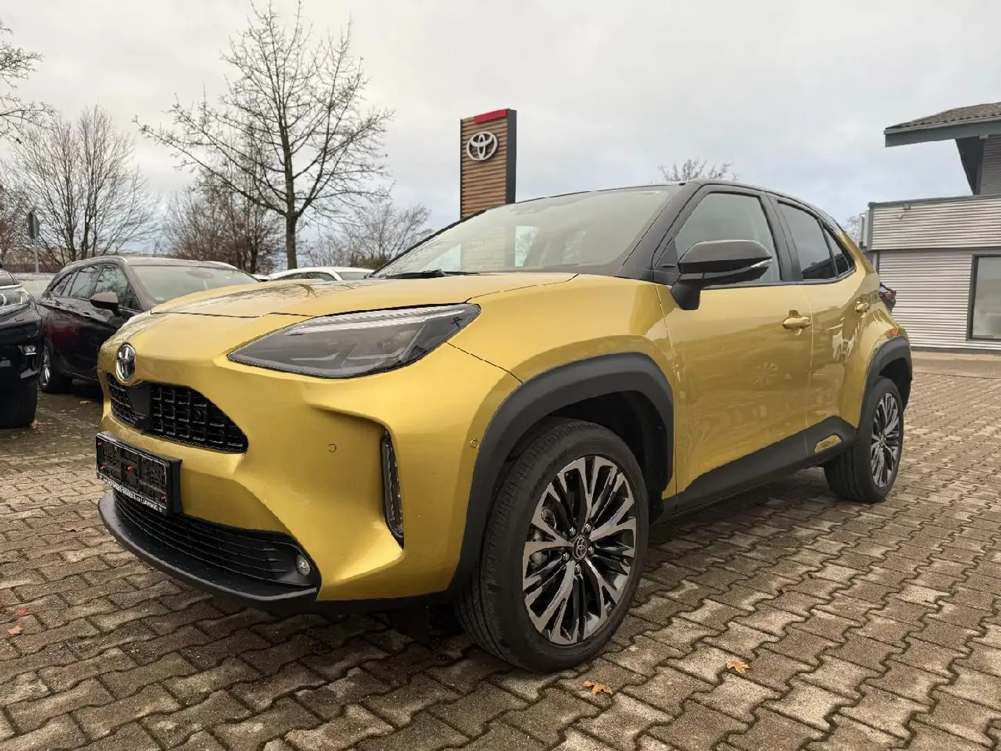 Toyota Yaris Cross Hybrid FWD Elegant inkl. Standheizung! Gold - 2