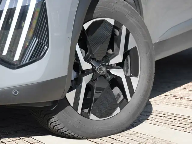 Peugeot 2008 view 5