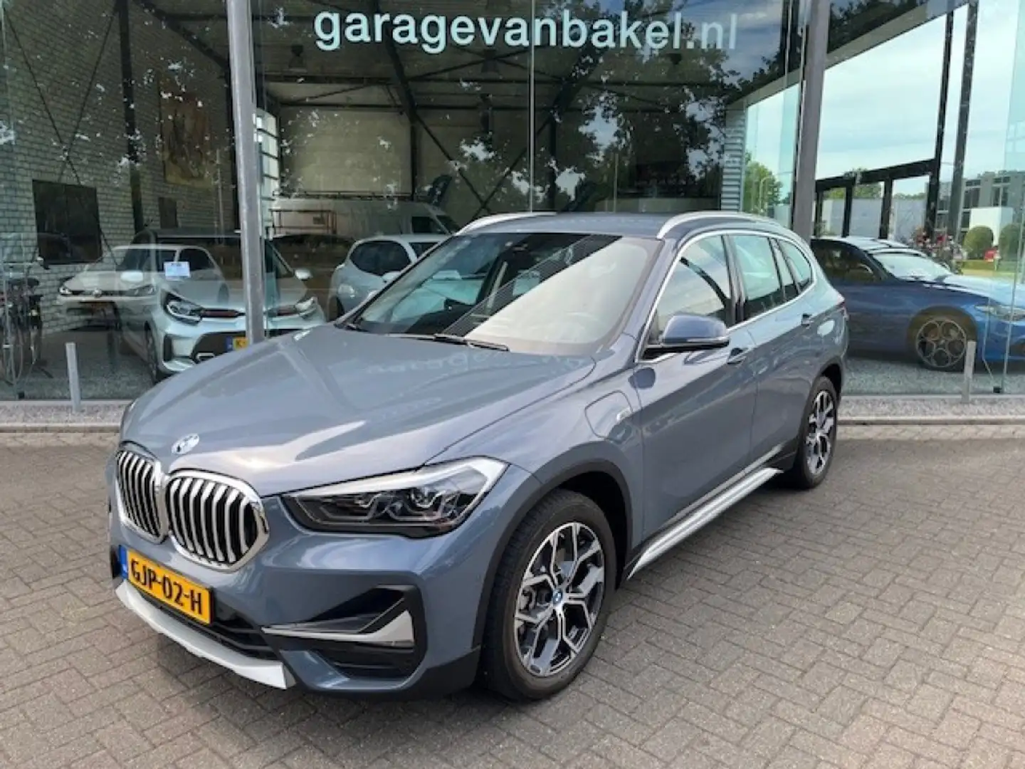 BMW X1 xDRIVE 25e X-LINE PDC NAVI GROOT SCHERM Grijs - 1