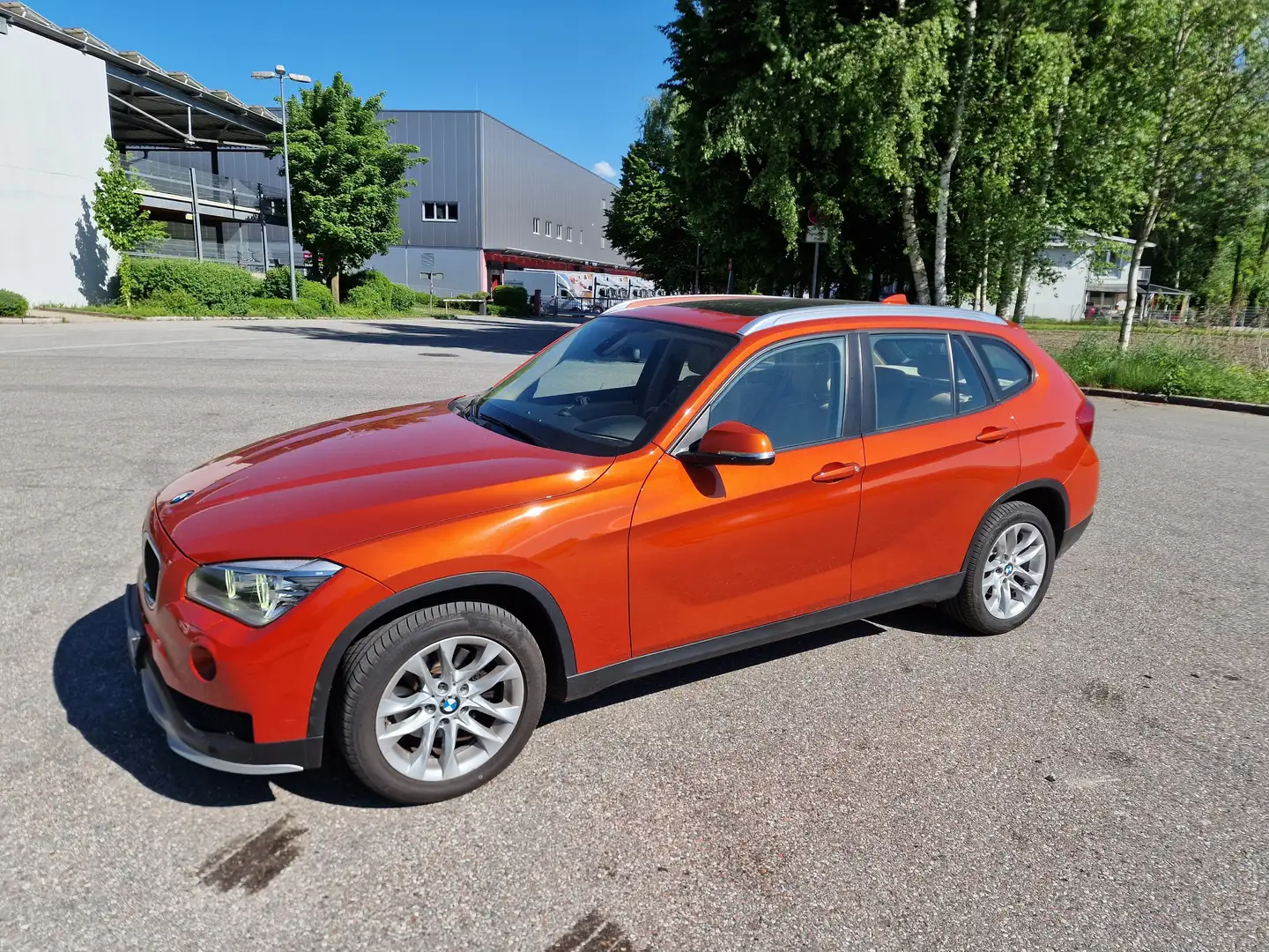 BMW X1 X1 sDrive18i Aut. Оранжевый - 1