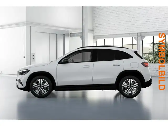 Mercedes-Benz Gla view 3